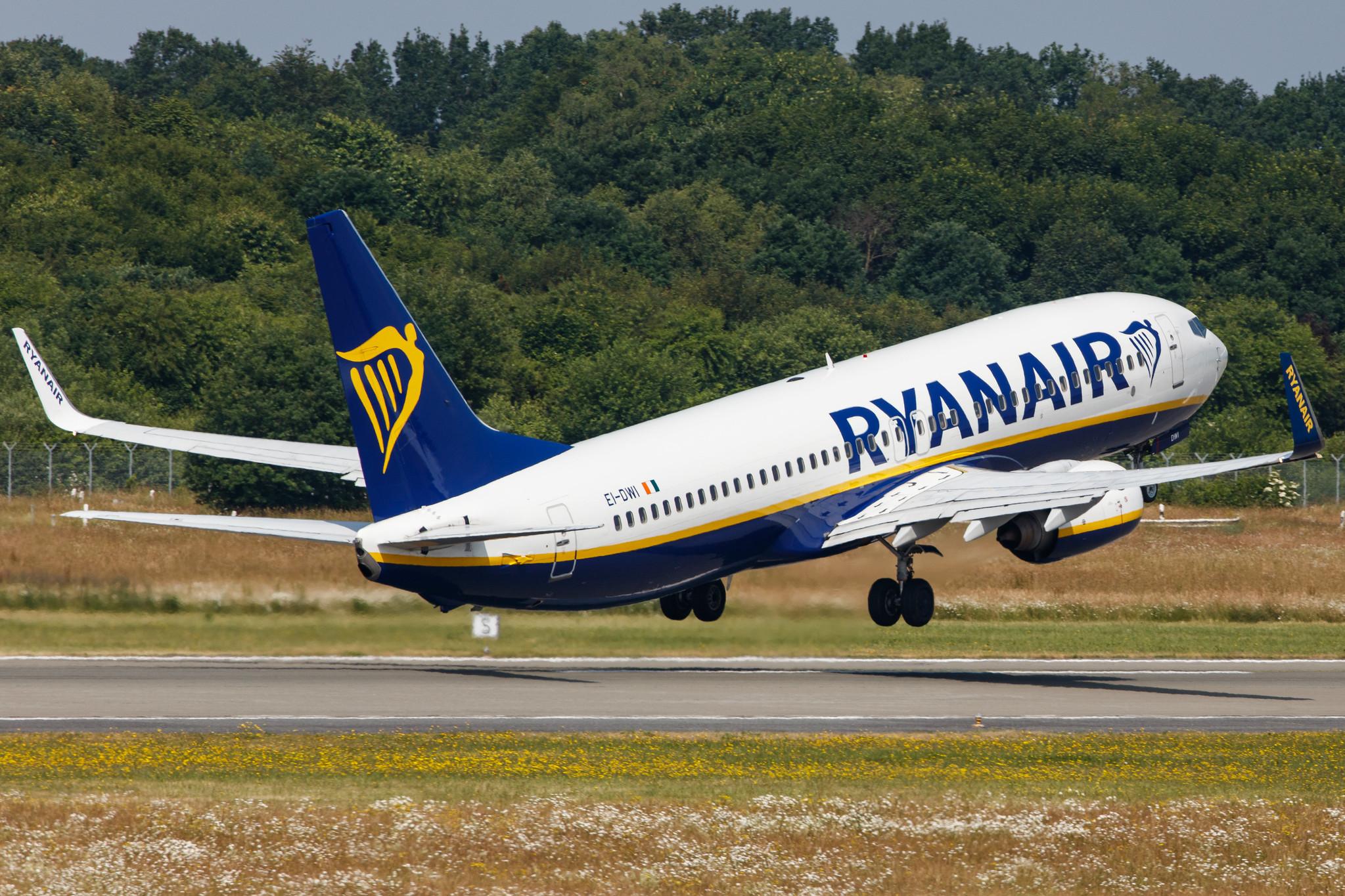 Hamburg Airport: Ryanair (FR / RYR) |  Boeing 737-8AS B738 | EI-DWI | MSN 33643