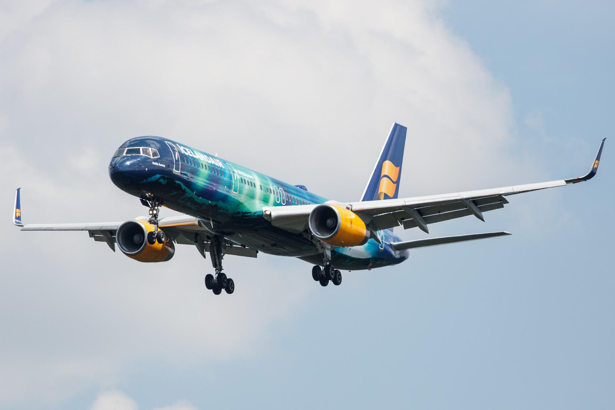 Frankfurt Airport: Icelandair (FI / ICE) |  Livery: Aurora Borealis Livery |  Boeing 757-256 B752 | TF-FIU | MSN 26243