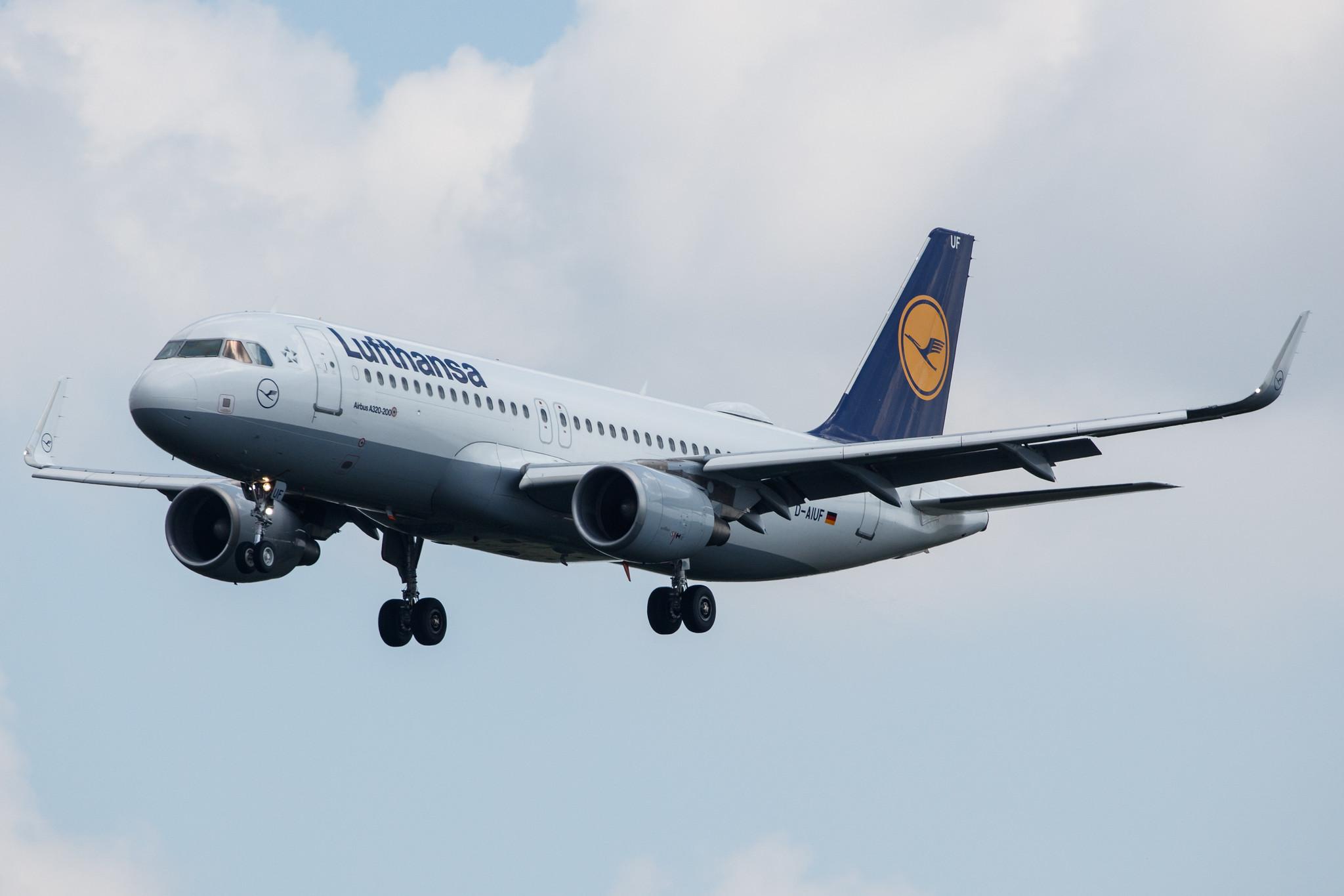 Frankfurt Airport: Lufthansa (LH / DLH) |  Airbus A320-214 A320 | D-AIUF | MSN 6141