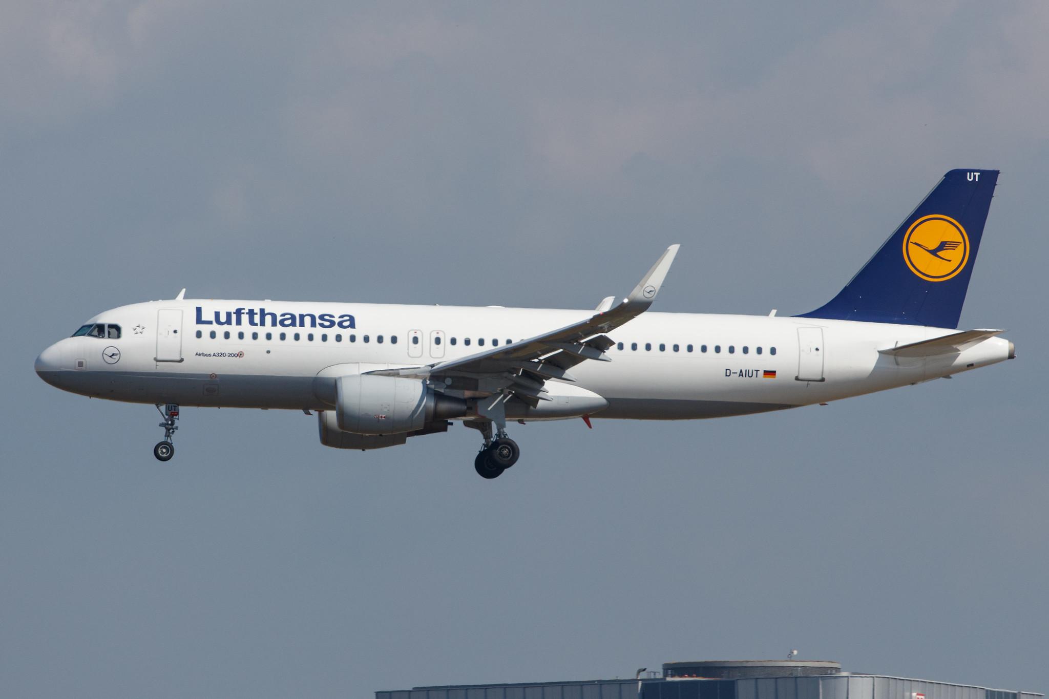 Frankfurt Airport: Lufthansa (LH / DLH) |  Airbus A320-214 A320 | D-AIUT | MSN 7115