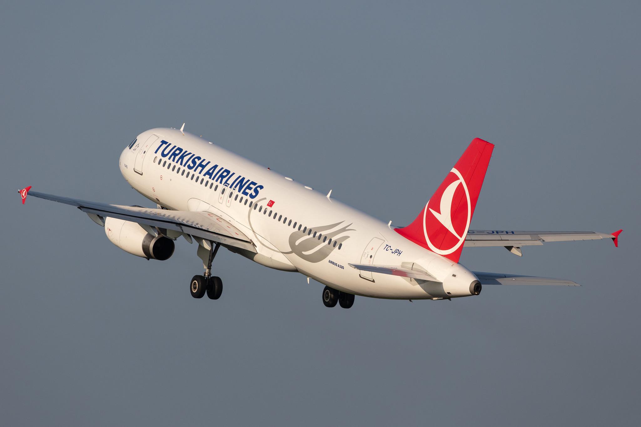 Amsterdam Schiphol: Turkish Airlines (TK / THY) |  Airbus A320-232 A320 | TC-JPH | MSN 3185