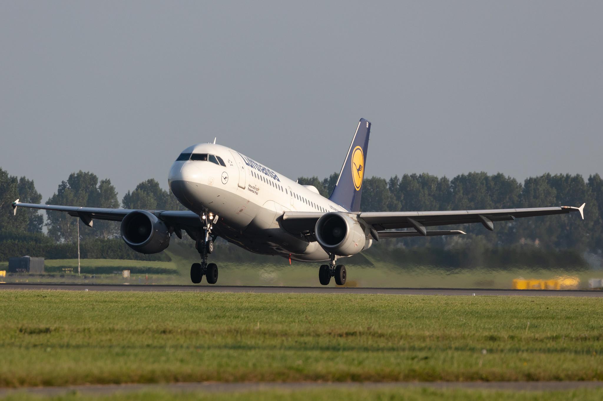 Amsterdam Schiphol: Lufthansa (LH / DLH) |  Airbus A319-112 A319 | D-AIBI | MSN 5284