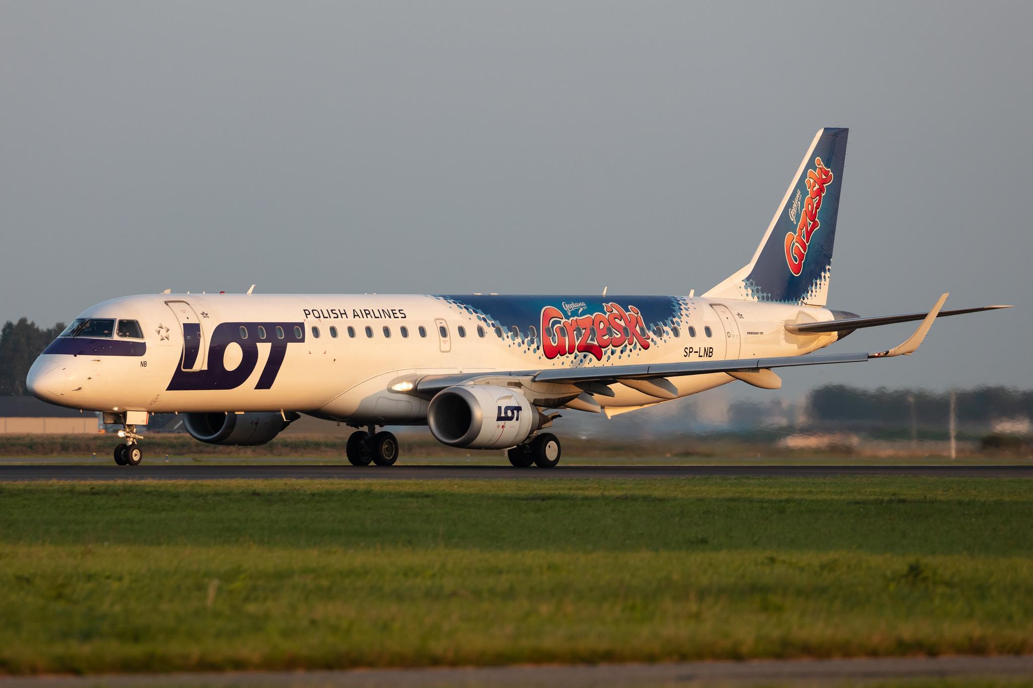 Amsterdam Schiphol: LOT (LO / LOT) |  Livery: Grzeski Livery |  Embraer E195LR E195 | SP-LNB | MSN 19000444