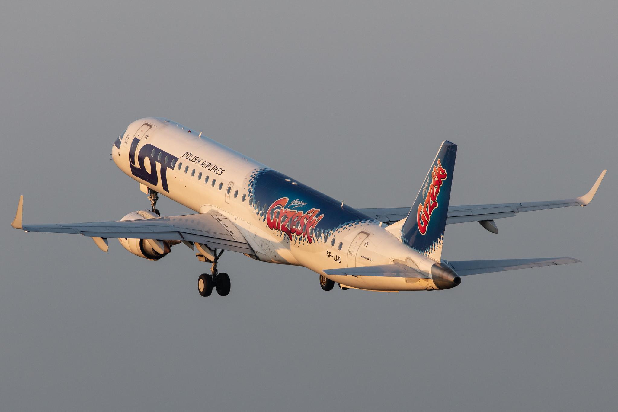 Amsterdam Schiphol: LOT (LO / LOT) |  Livery: Grzeski Livery |  Embraer E195LR E195 | SP-LNB | MSN 19000444