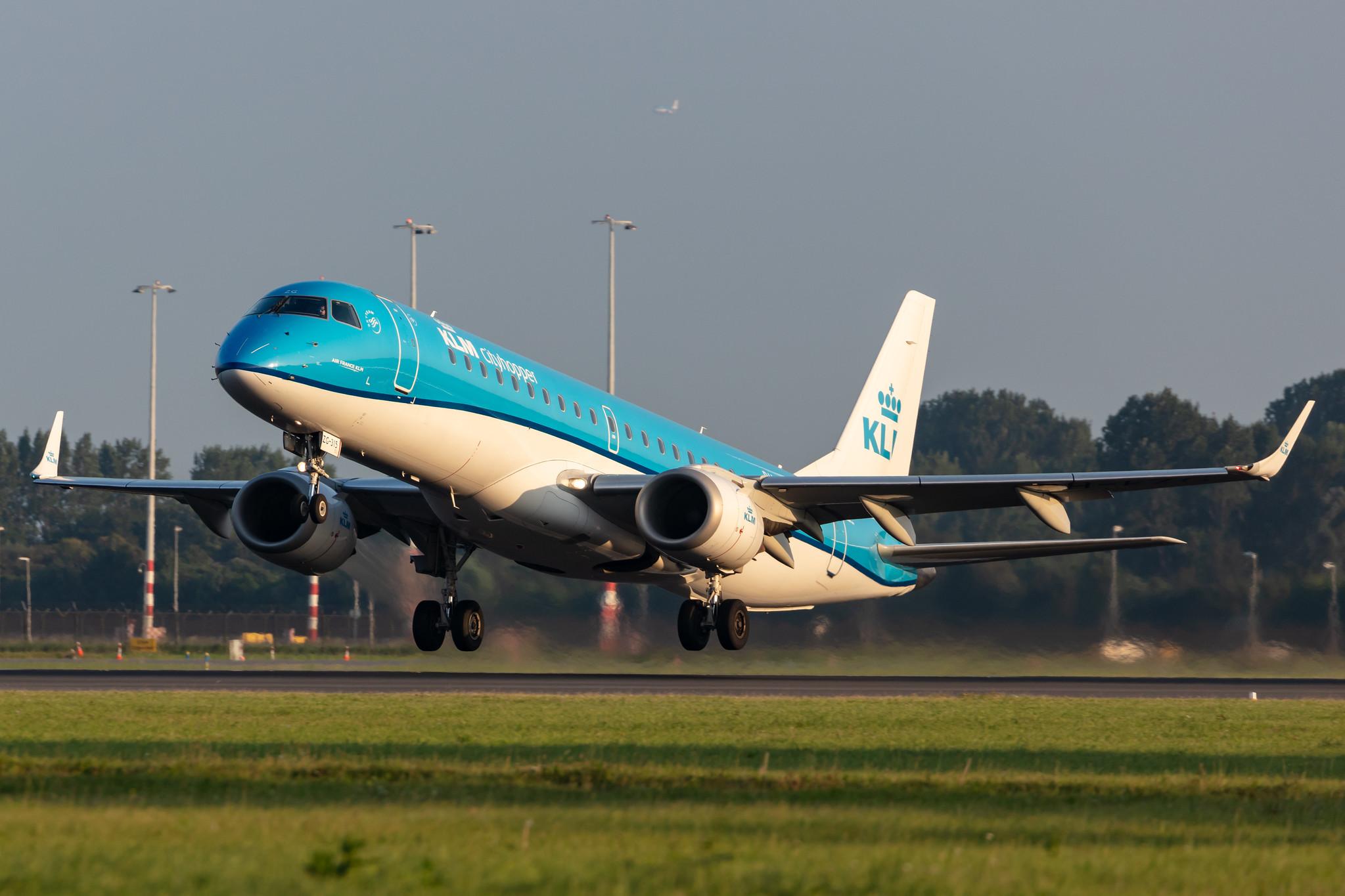 Amsterdam Schiphol: KLM (KL / KLM) | Operator: KLM Cityhopper |  Embraer E190STD E190 | PH-EZG | MSN 19000315