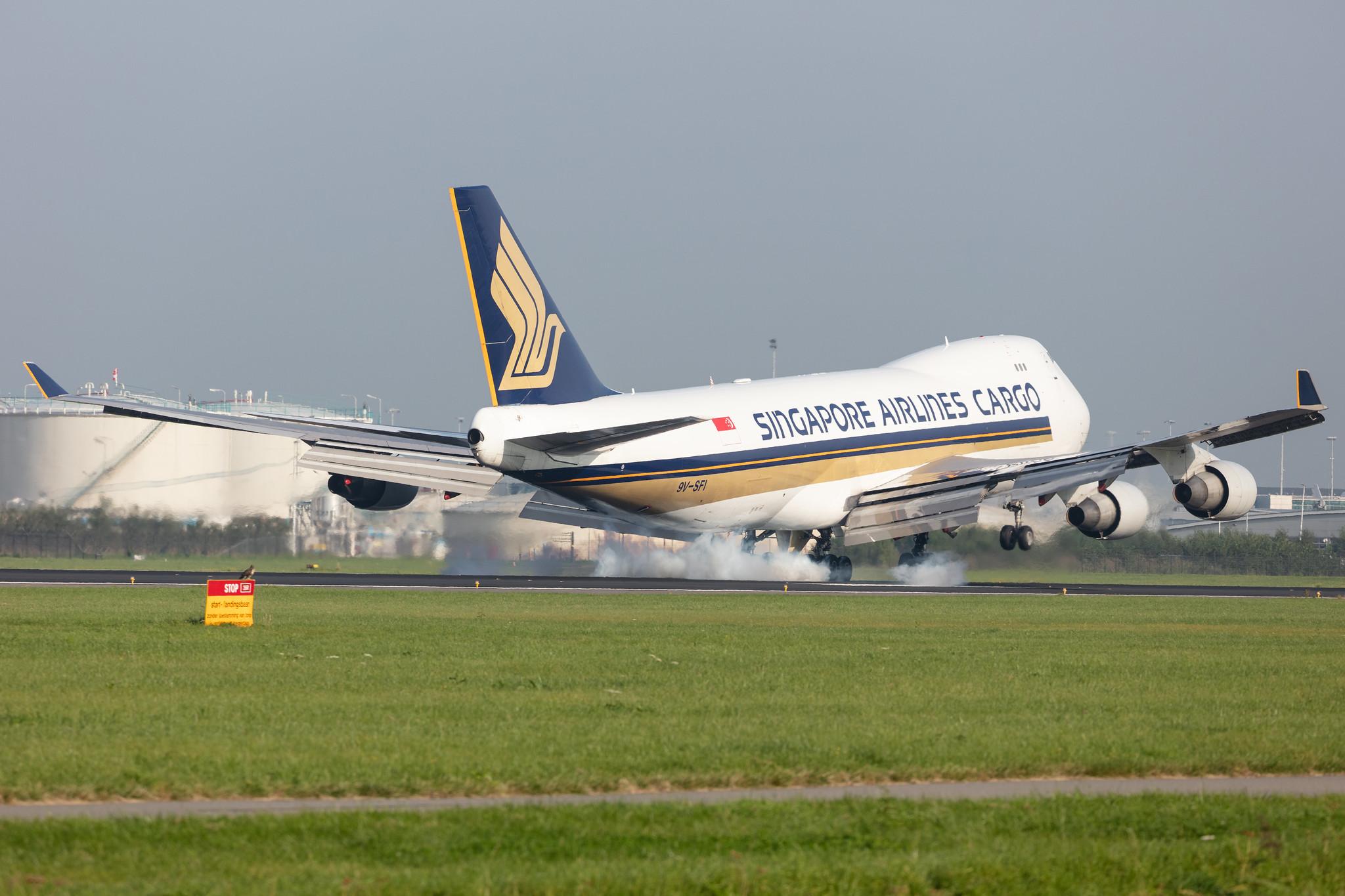 Amsterdam Schiphol: Singapore Airlines Cargo (SQ / SIA) | Operator: Singapore Airlines |  Boeing 747-412F(SCD) B744 | 9V-SFI | MSN 28027
