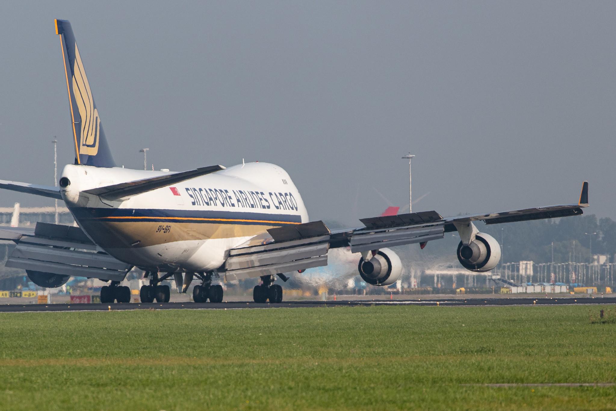 Amsterdam Schiphol: Singapore Airlines Cargo (SQ / SIA) | Operator: Singapore Airlines |  Boeing 747-412F(SCD) B744 | 9V-SFI | MSN 28027