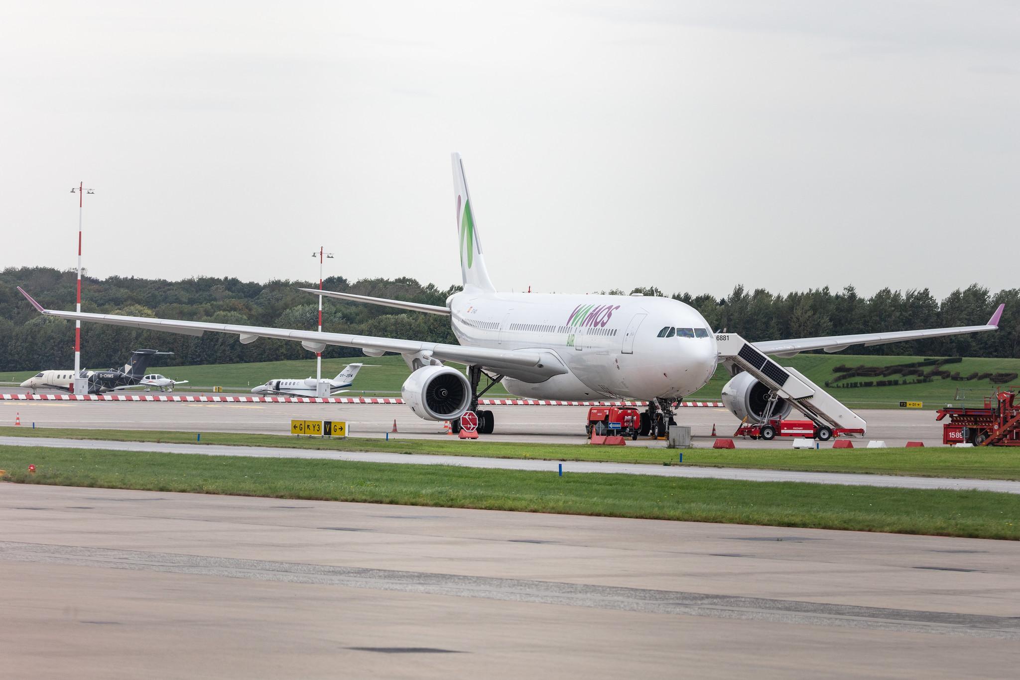 Hamburg Airport: Wamos Air (EB / PLM) |  Airbus A330-243 A332 | EC-NCK | MSN 0840