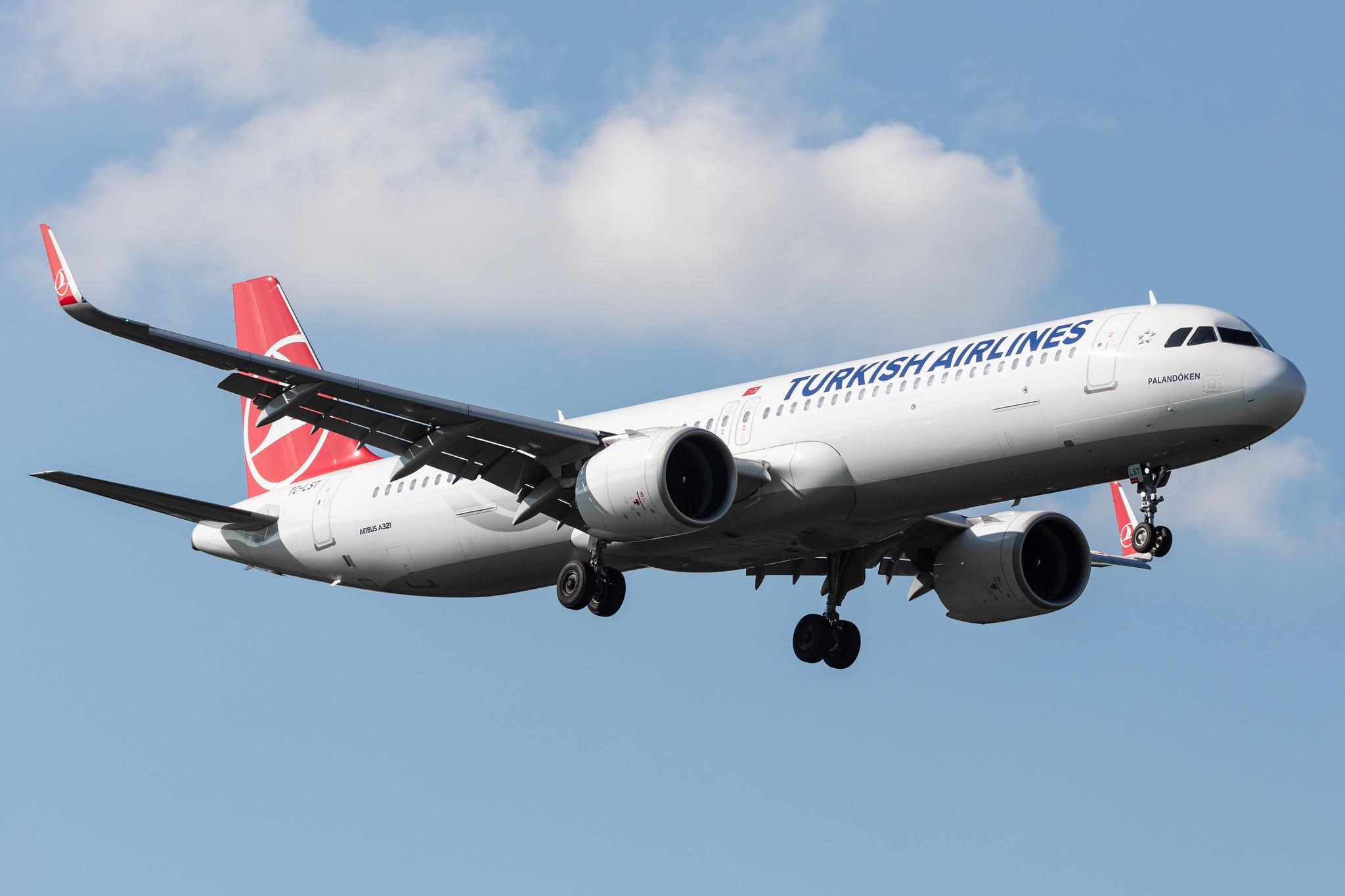 Hamburg Airport: Turkish Airlines (TK / THY) |  Airbus A321-271NX A21N | TC-LST | MSN 09326