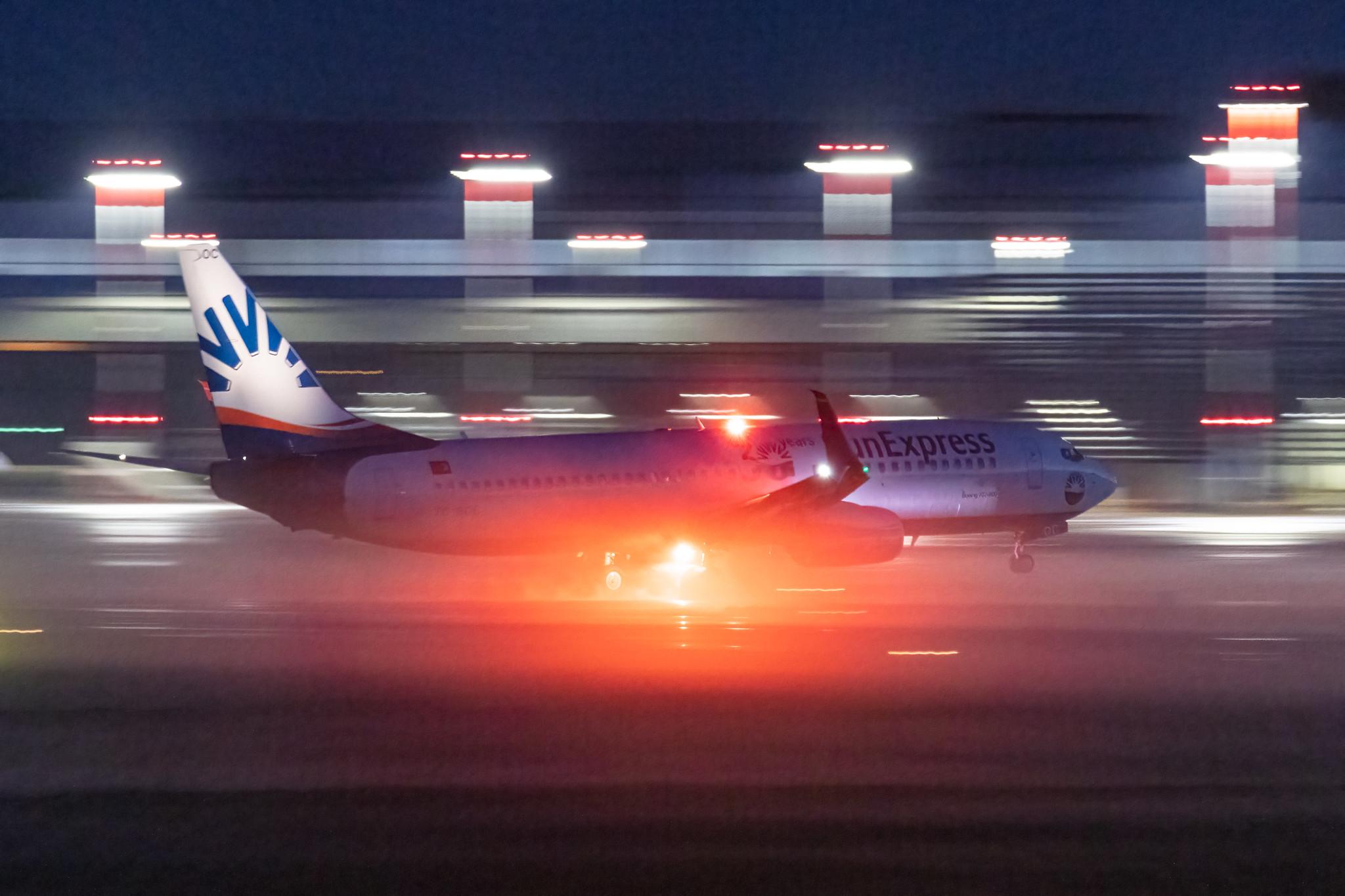 Hamburg Airport: SunExpress (XQ / SXS) |  Boeing 737-8HC B738 | TC-SOC | MSN 61333