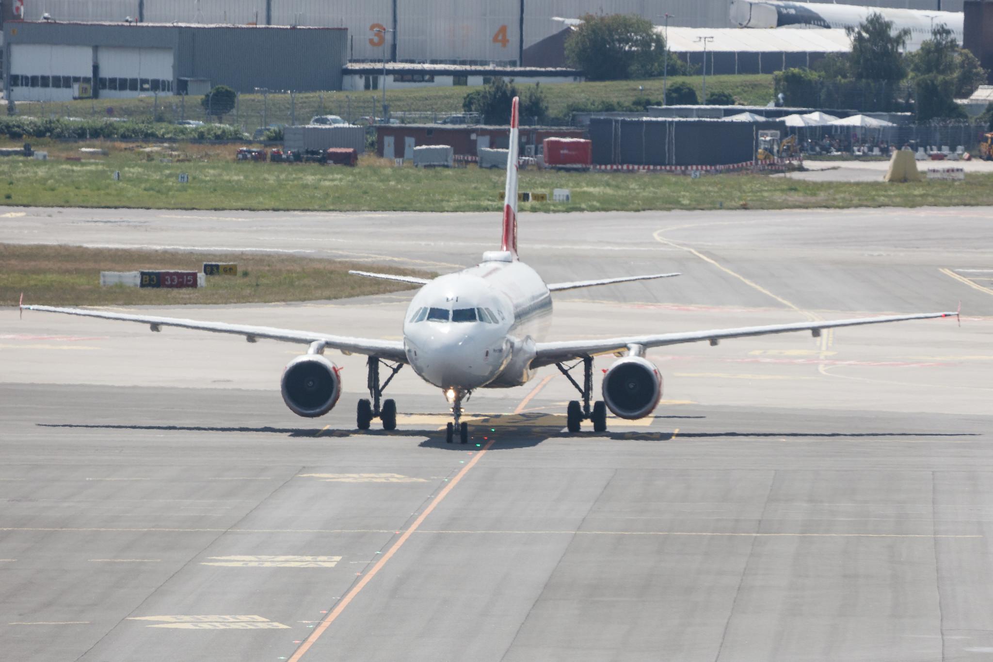 Hamburg Airport: Austrian Airlines (OS / AUA) |  Airbus A320-214 A320 | OE-LBI | MSN 1937
