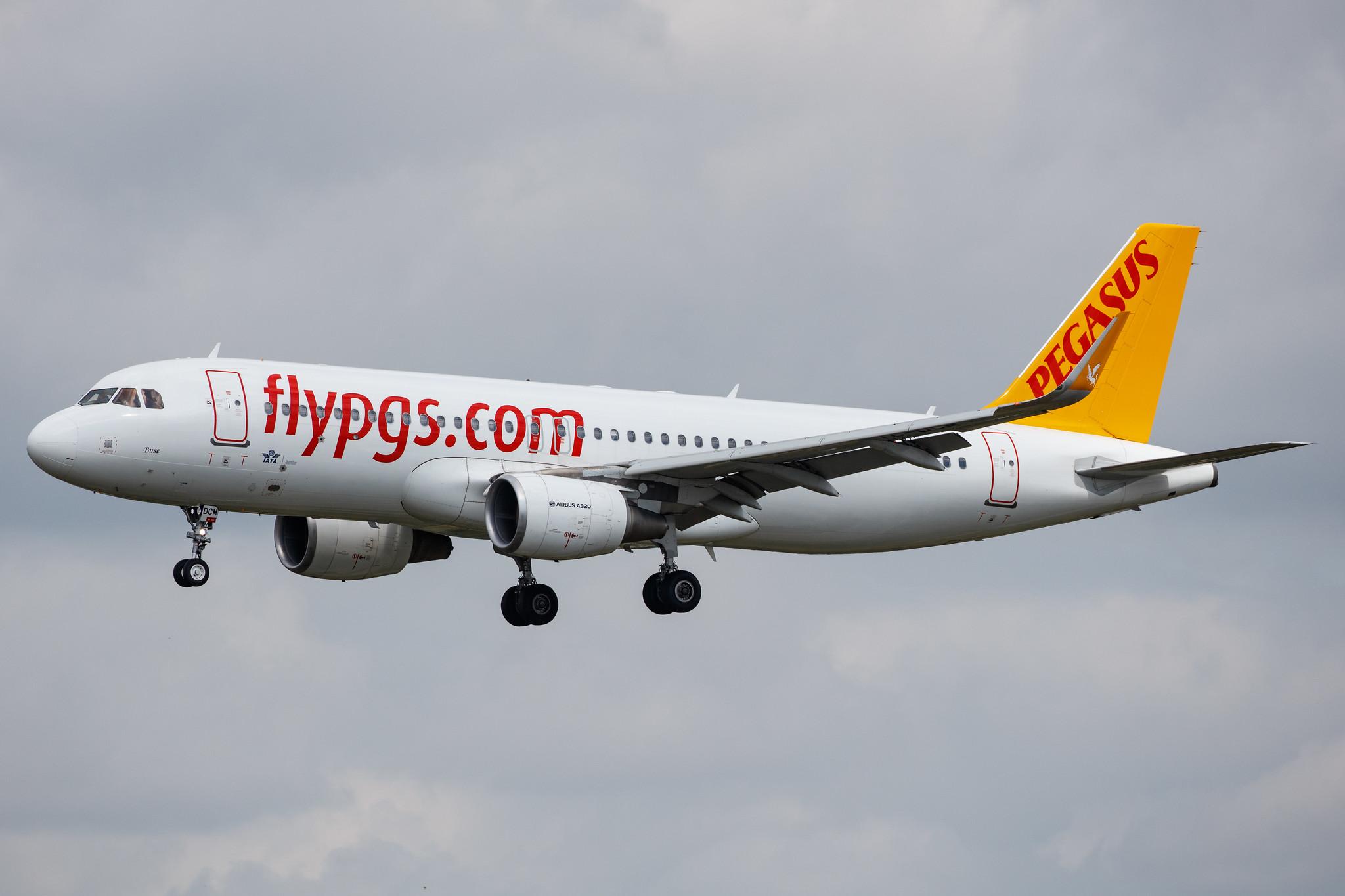 Hamburg Airport: Pegasus (PC / PGT) | Operator: Pegasus Airlines |  Airbus A320-214 A320 | TC-DCM | MSN 07200