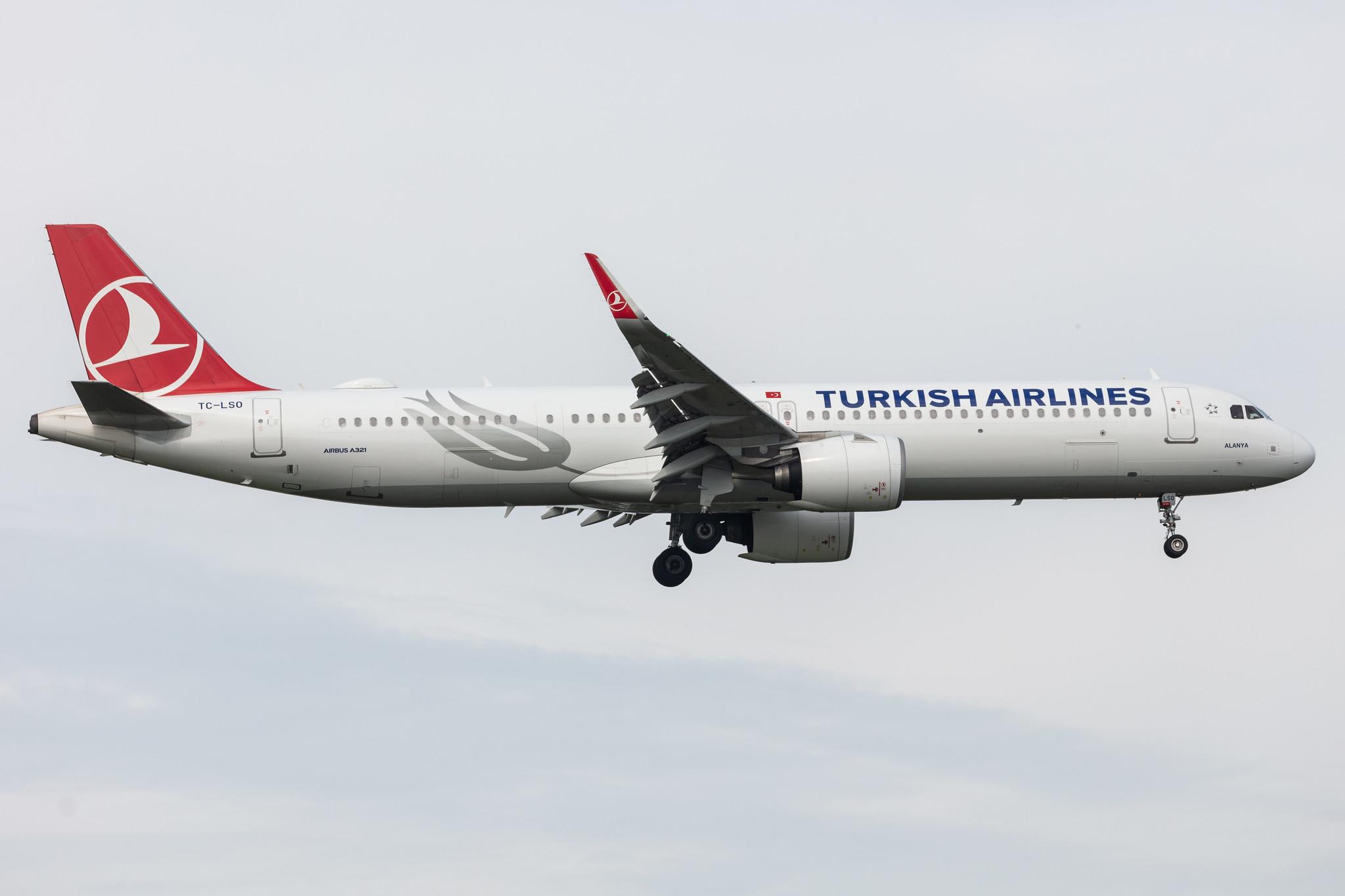 Amsterdam Schiphol: Turkish Airlines (TK / THY) |  Airbus A321-271NX A21N | TC-LSO | MSN 09095