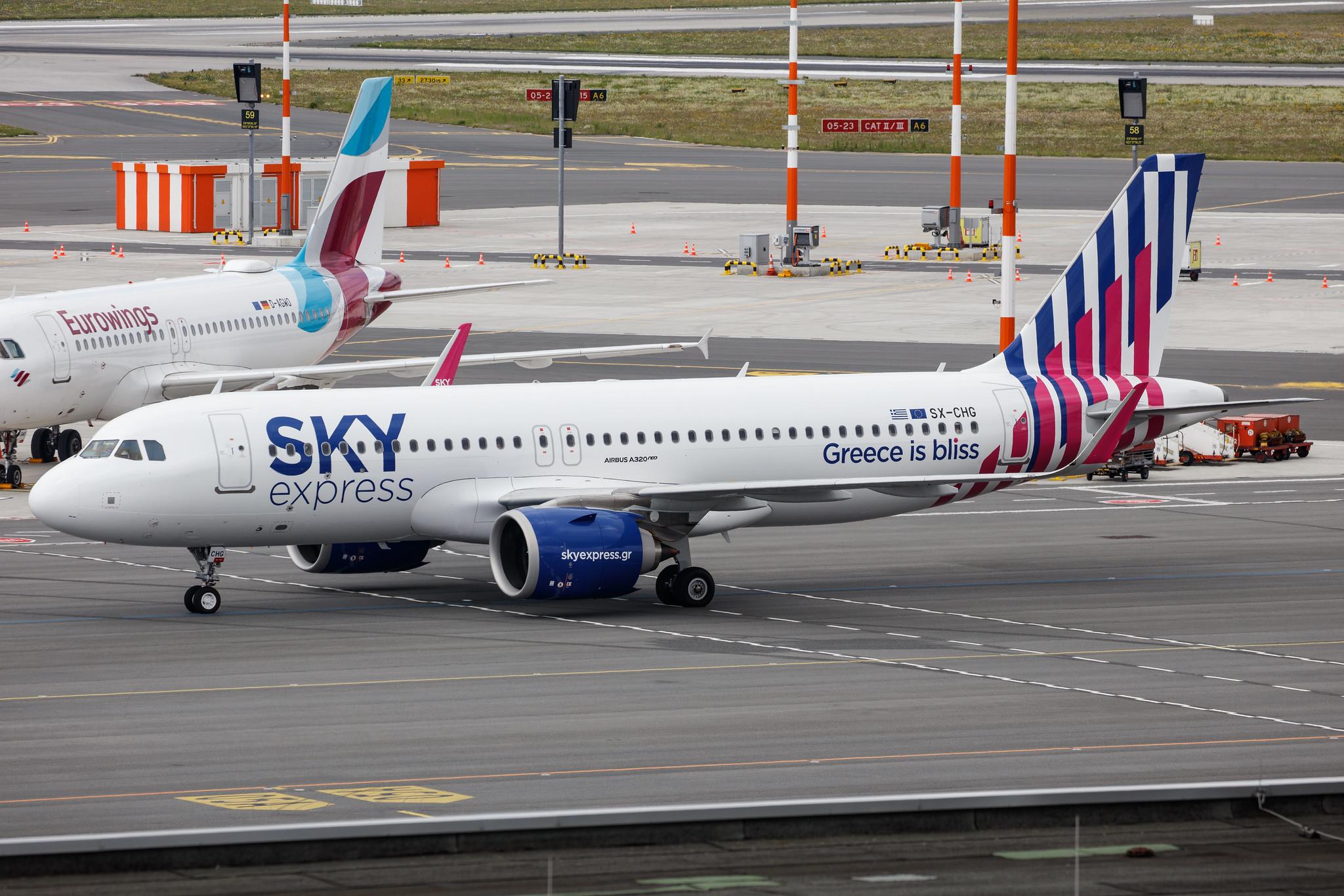 Hamburg Airport: Sky Express (GQ / SEH) |  Airbus A320-251N A20N | SX-CHG | MSN 10079