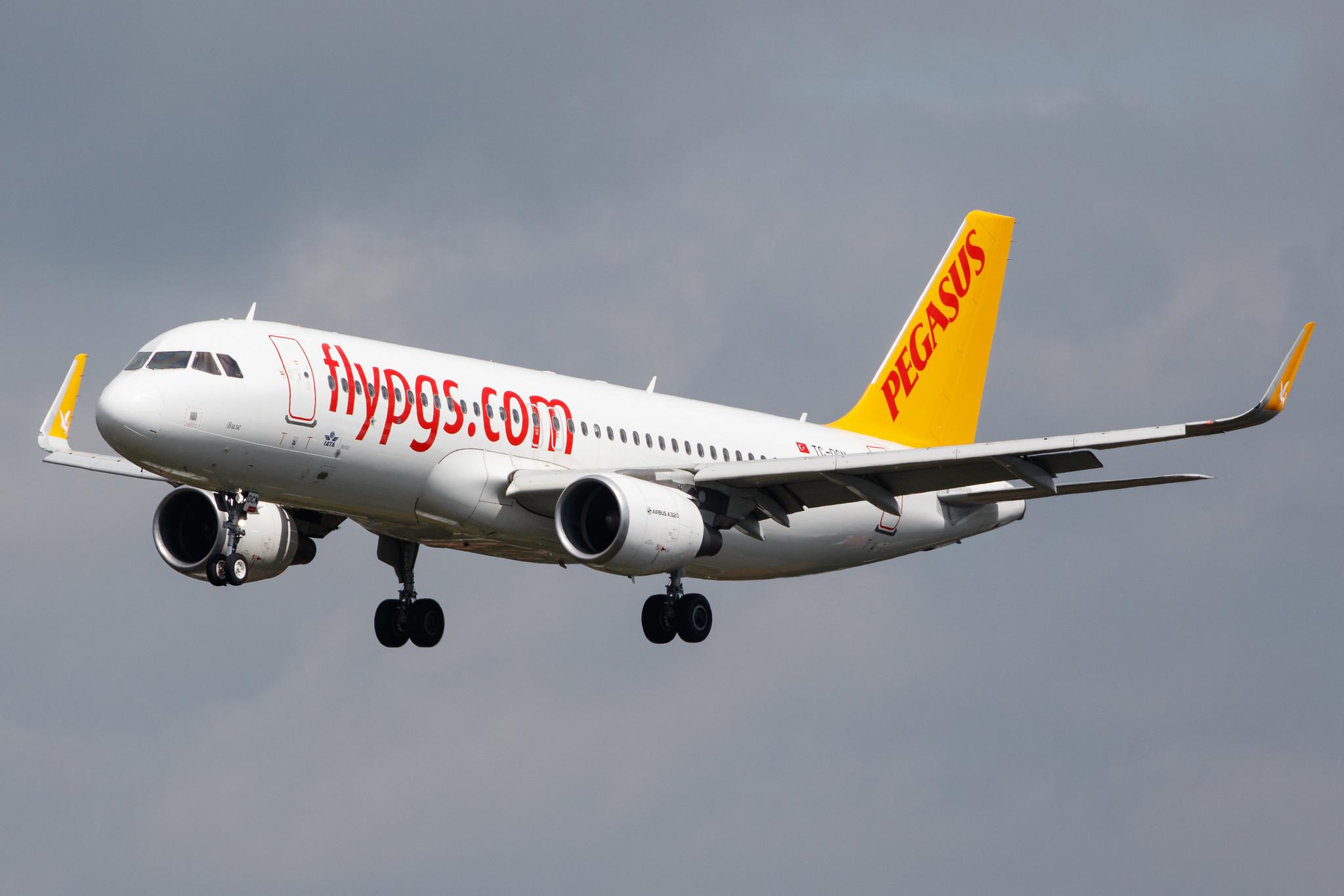 Hamburg Airport: Pegasus (PC / PGT) | Operator: Pegasus Airlines |  Airbus A320-214 A320 | TC-DCM | MSN 07200
