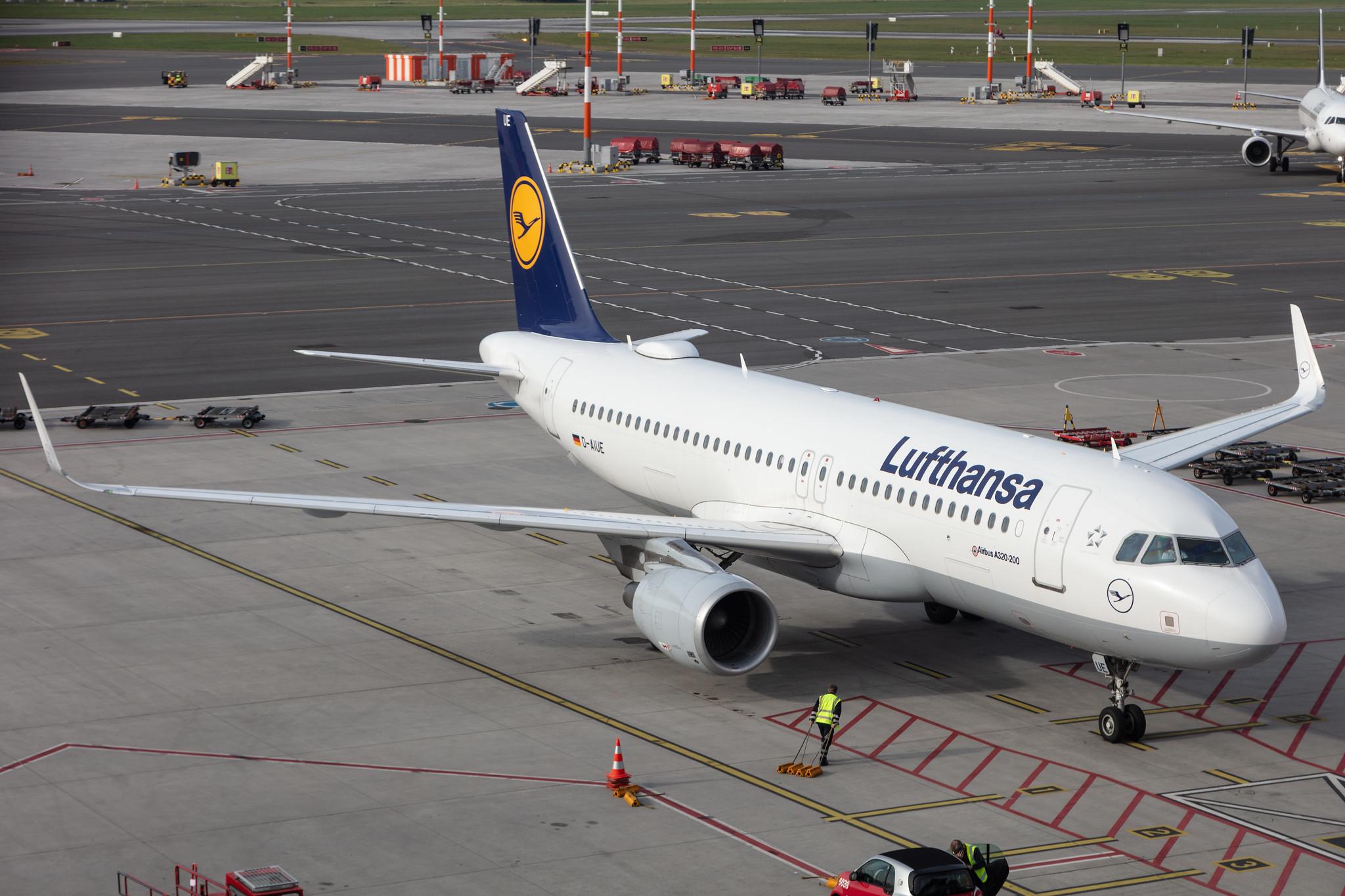 Hamburg Airport: Lufthansa (LH / DLH) |  Airbus A320-214 A320 | D-AIUE | MSN 6092