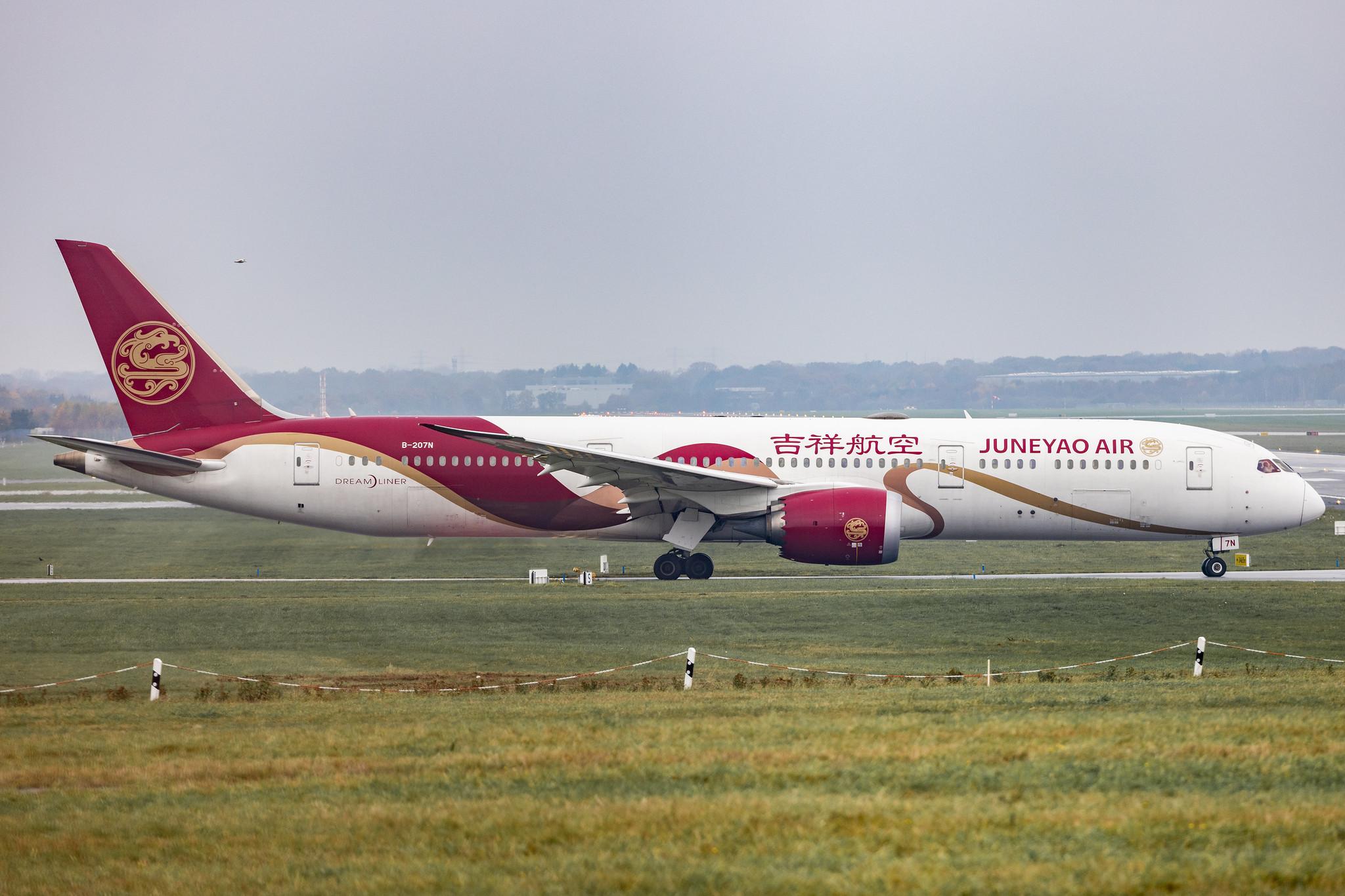 Hamburg Airport: Juneyao Air (HO / DKH) |  Livery: Chinese Silk Ribbon Livery |  Boeing 787-9 Dreamliner B789 | B-207N | MSN 64313