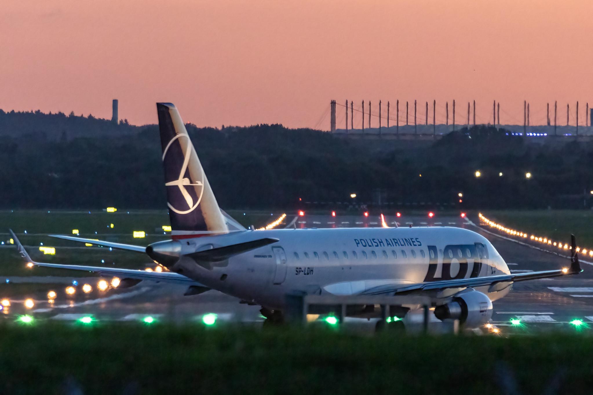 Hamburg Airport: LOT (LO / LOT) |  Embraer E170STD E170 | SP-LDH | MSN 17000069