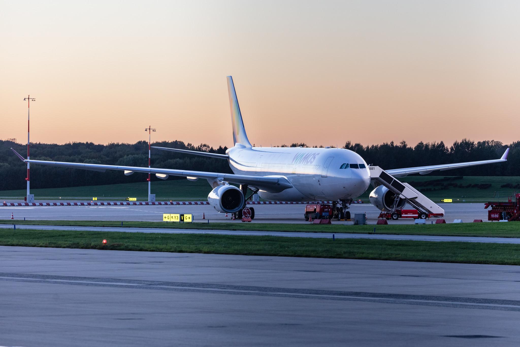Hamburg Airport: Wamos Air (EB / PLM) |  Airbus A330-243 A332 | EC-NCK | MSN 0840