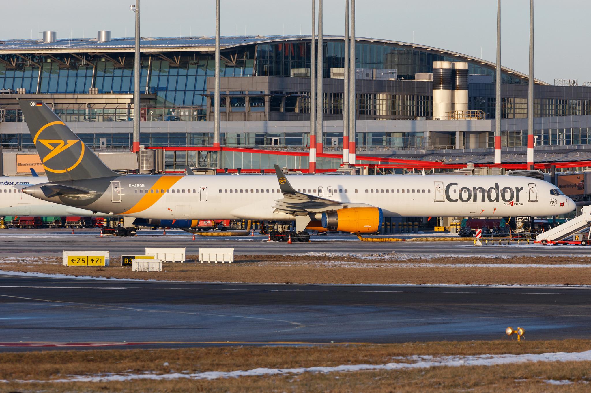 Hamburg Airport: Condor (DE / CFG) |  Boeing 757-330 B753 | D-ABOM | MSN 29022