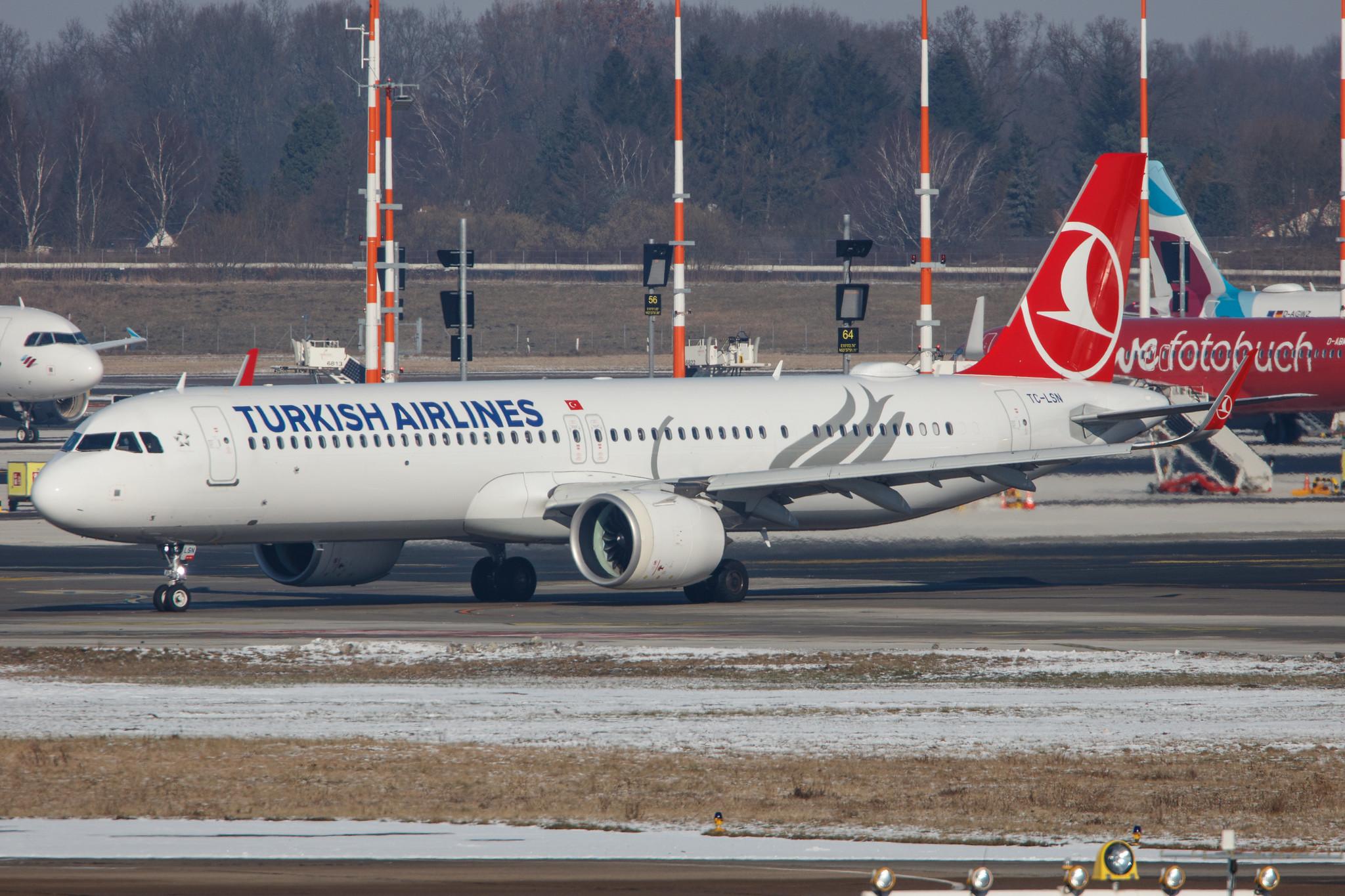 Hamburg Airport: Turkish Airlines (TK / THY) |  Airbus A321-271NX A21N | TC-LSN | MSN 09076