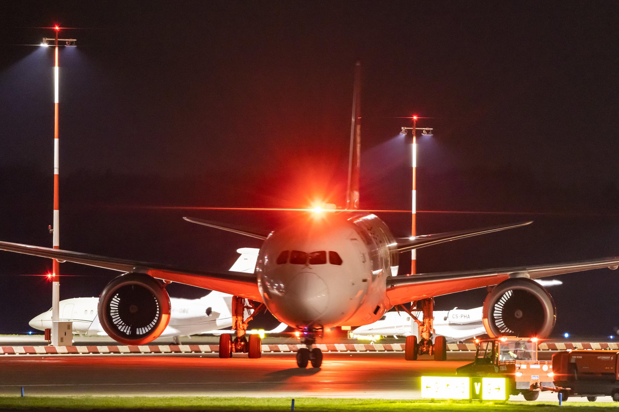 Hamburg Airport: Juneyao Air (HO / DKH) |  Livery: Colourful Petals Livery |  Boeing 787-9 Dreamliner B789 | B-20D1 | MSN 64316
