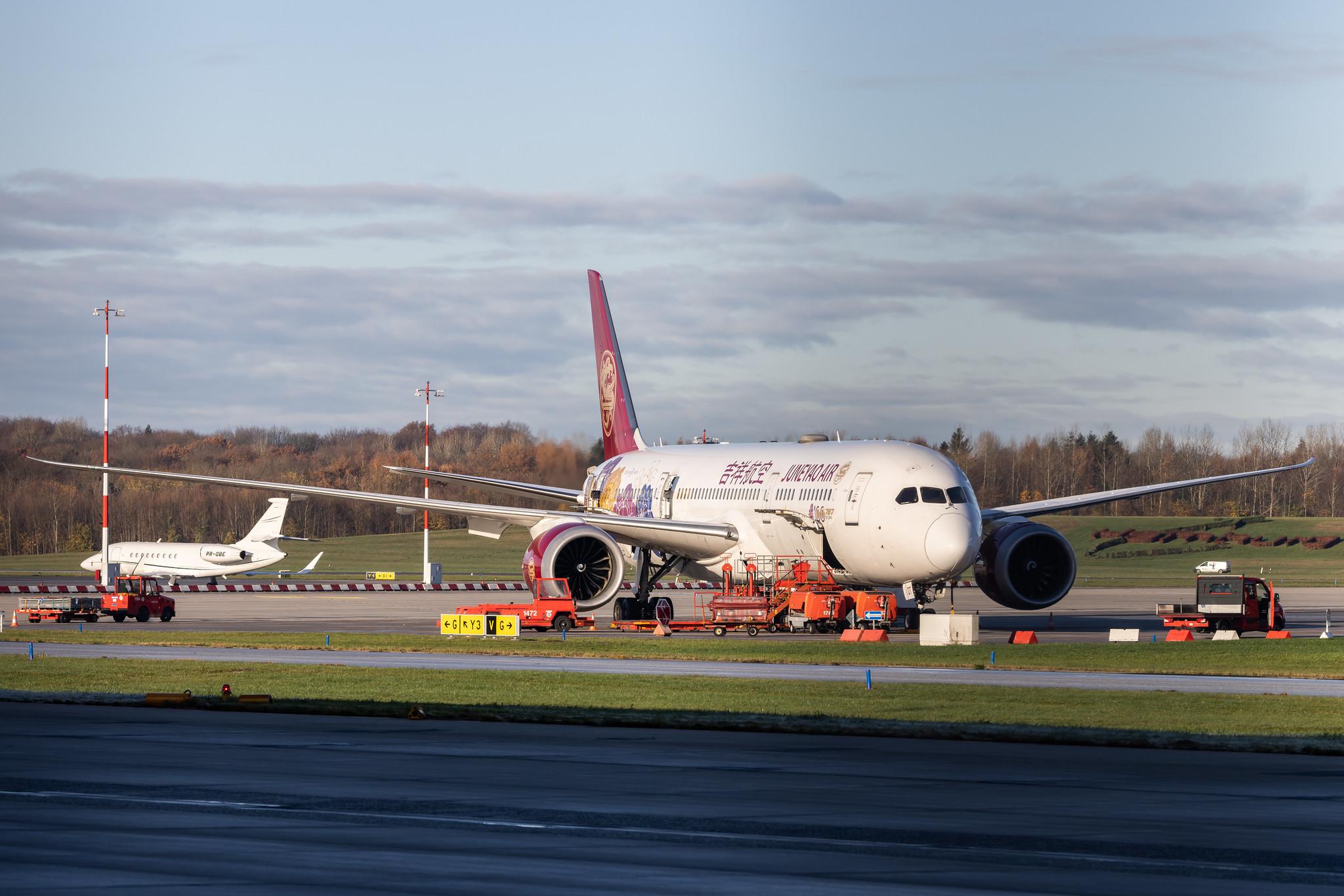Hamburg Airport: Juneyao Air (HO / DKH) |  Livery: Chinese Peony Livery |  Boeing 787-9 Dreamliner B789 | B-20DT | MSN 65429