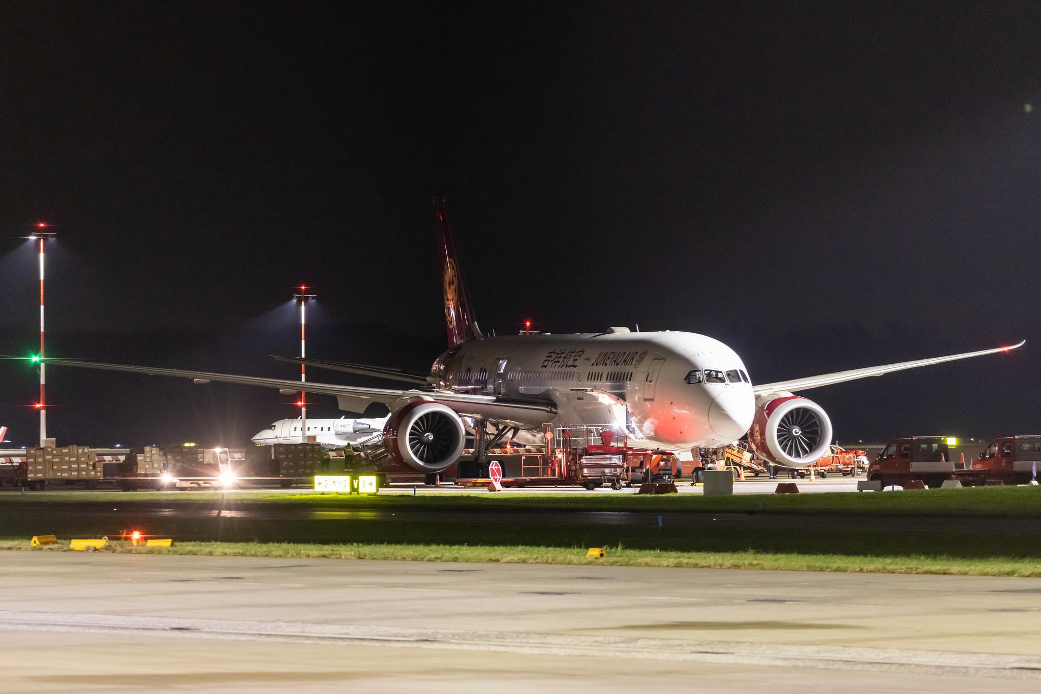 Hamburg Airport: Juneyao Air (HO / DKH) |  Livery: Chinese Peony Livery |  Boeing 787-9 Dreamliner B789 | B-209R | MSN 64315