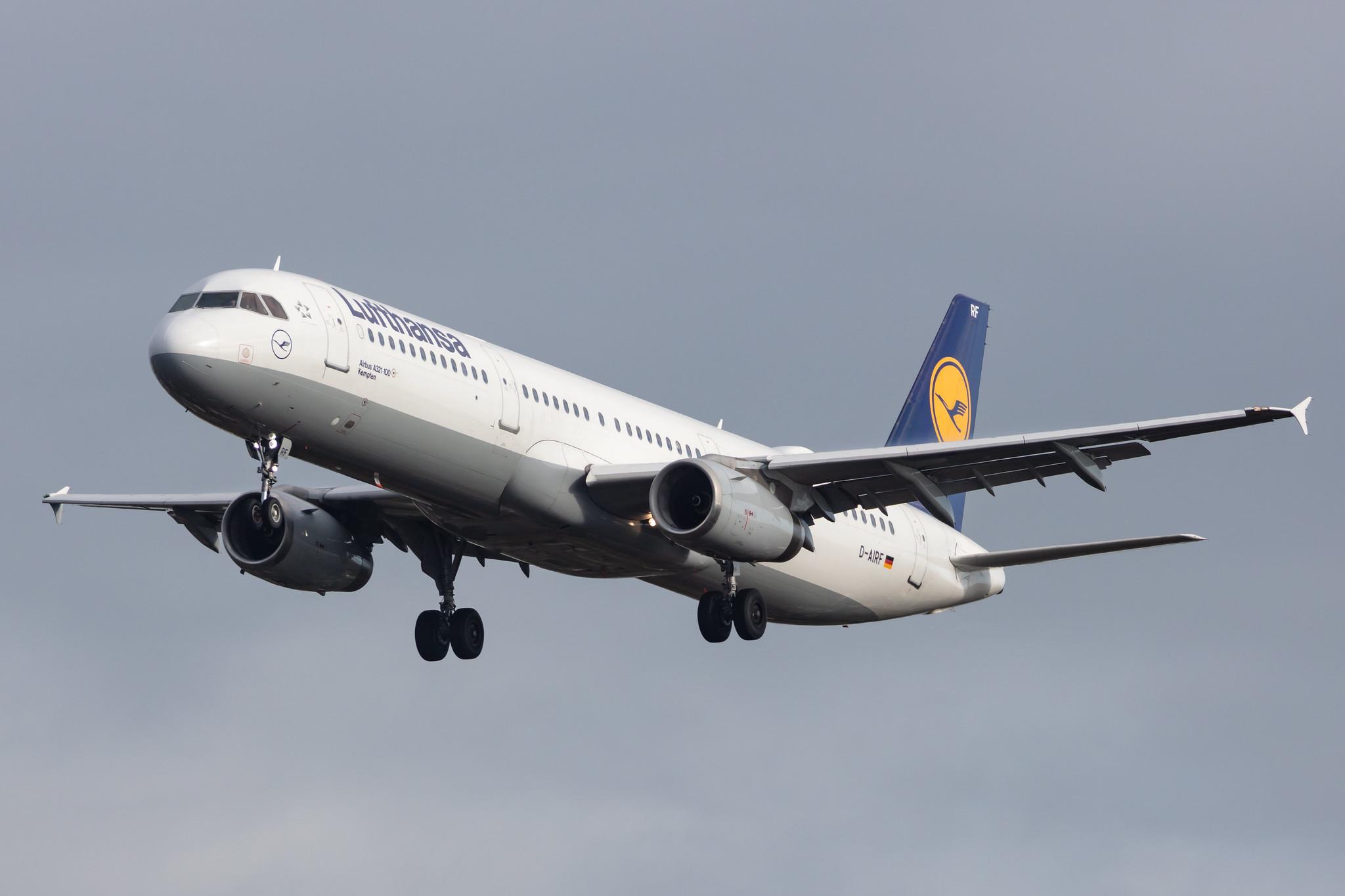 Hamburg Airport: Lufthansa (LH / DLH) |  Airbus A321-131 A321 | D-AIRF | MSN 0493