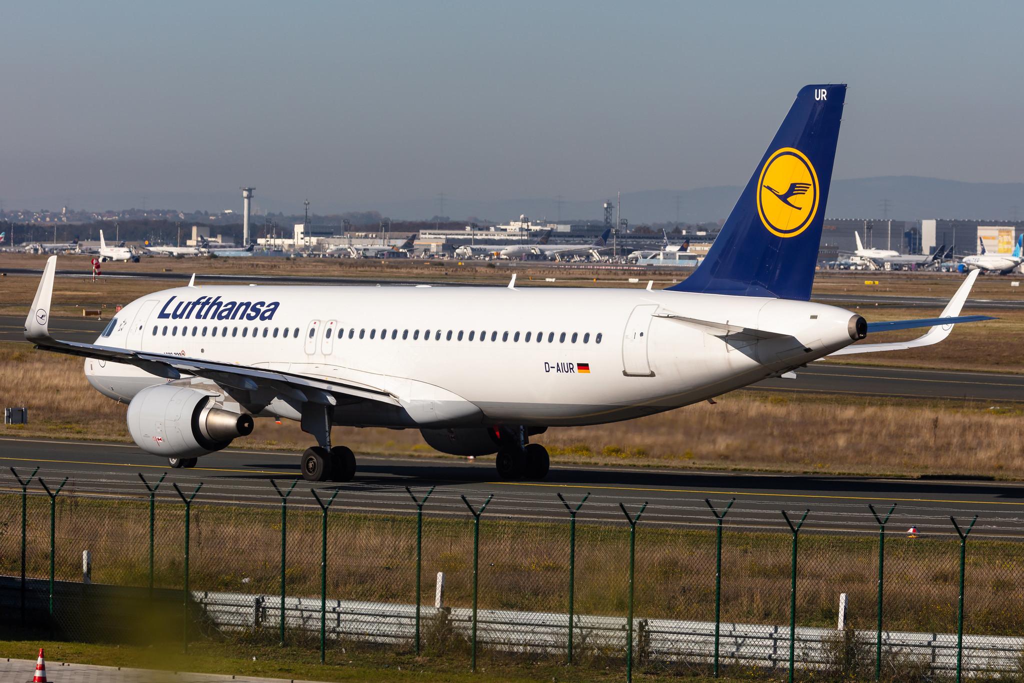 Frankfurt Airport: Lufthansa (LH / DLH) |  Airbus A320-214 A320 | D-AIUR | MSN 6985