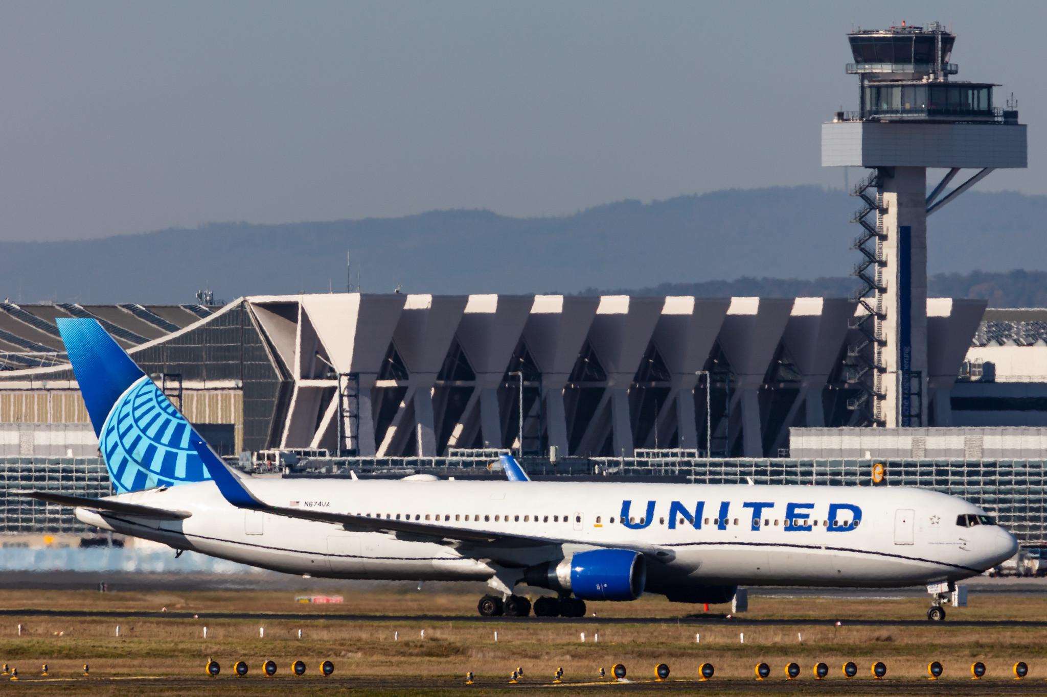 Frankfurt Airport: United Airlines (UA / UAL) |  Boeing 767-322(ER) B763 | N674UA | MSN 29242