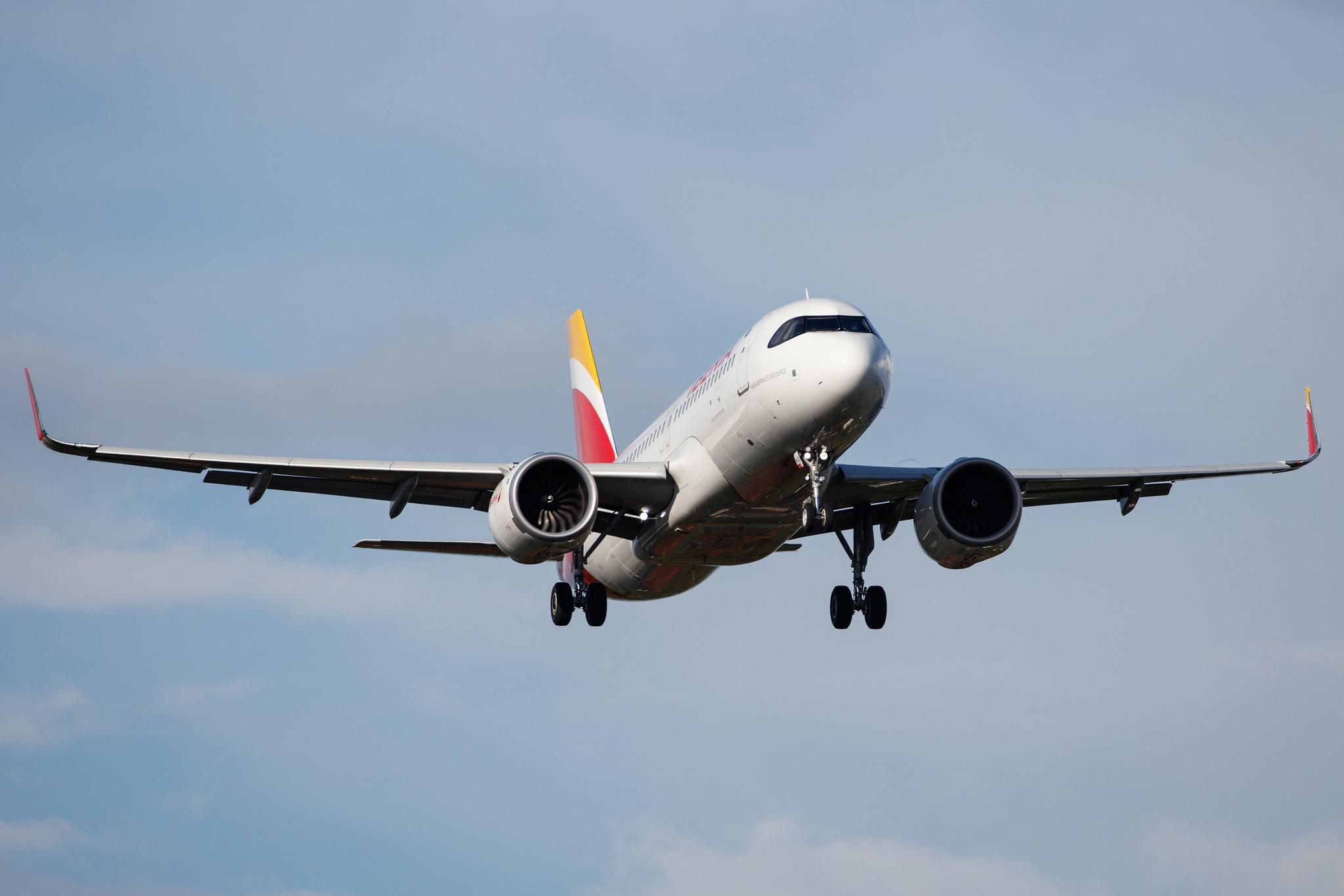 Hamburg Airport: Iberia (IB / IBE) |  Airbus A320-251N A20N | EC-NJU | MSN 10065