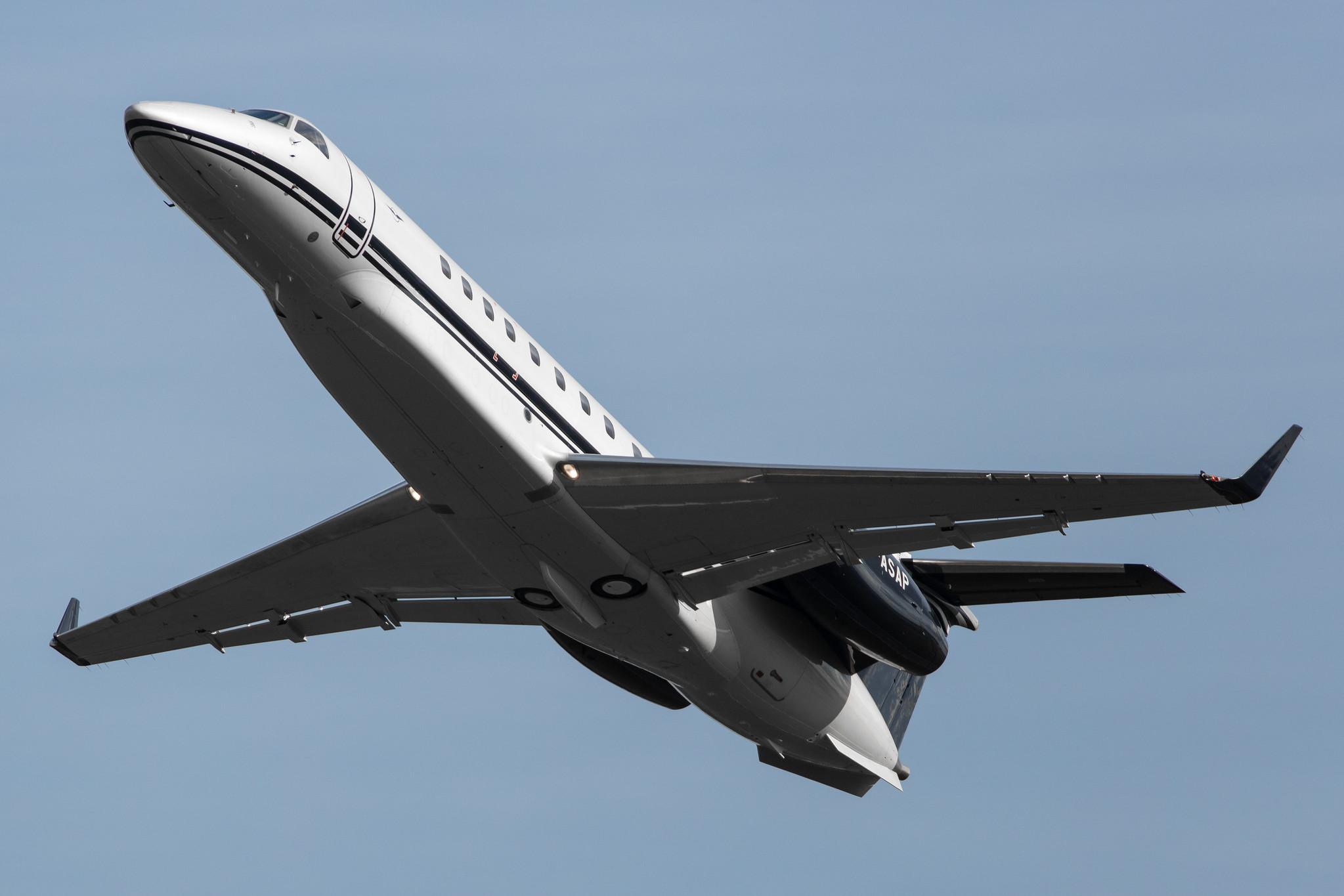 Hamburg Airport: Air Hamburg (/ AHO) |  Embraer Legacy 650E E35L | D-ASAP | MSN 14501230