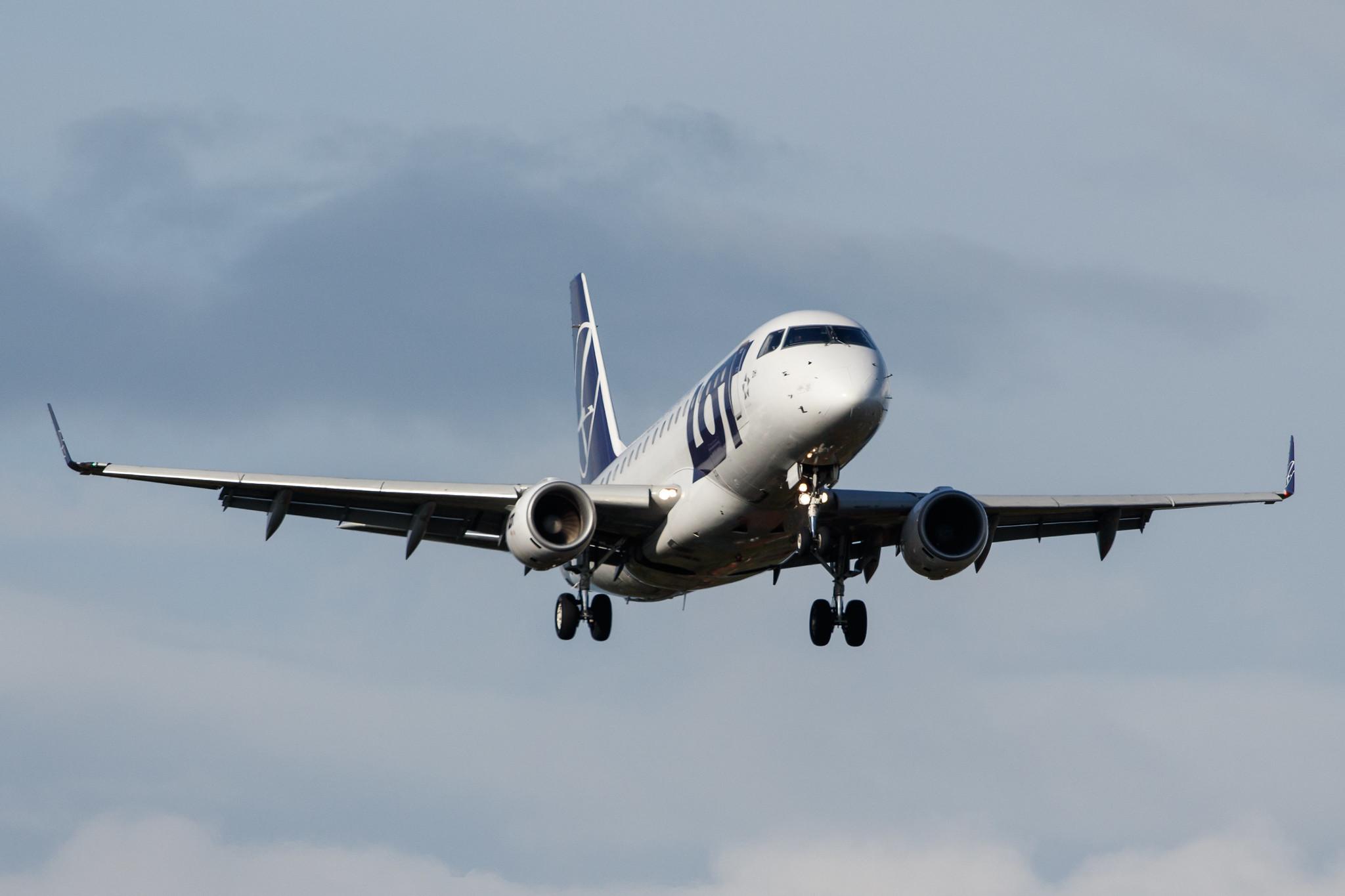 Hamburg Airport: LOT (LO / LOT) |  Embraer E170STD E170 | SP-LDH | MSN 17000069