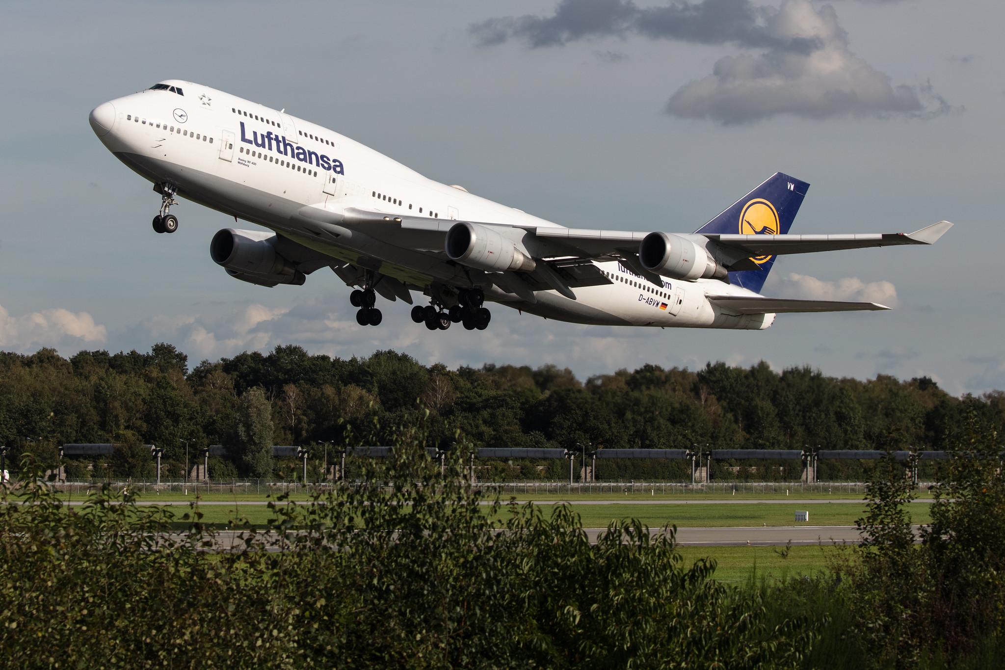 Hamburg Airport: Lufthansa (LH / DLH) |  Boeing 747-430 B744 | D-ABVW | MSN 29493