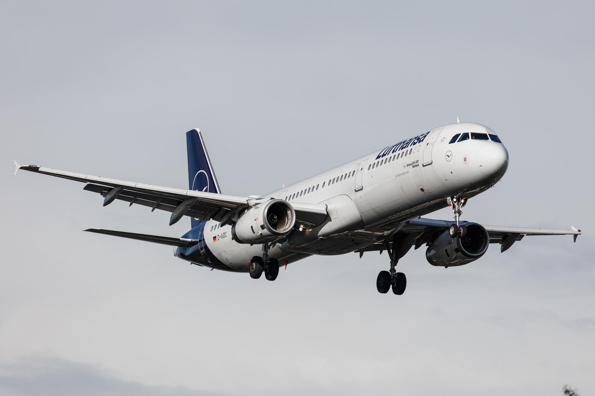 Hamburg Airport: Lufthansa (LH / DLH) |  Airbus A321-231 A321 | D-AIDC | MSN 4560