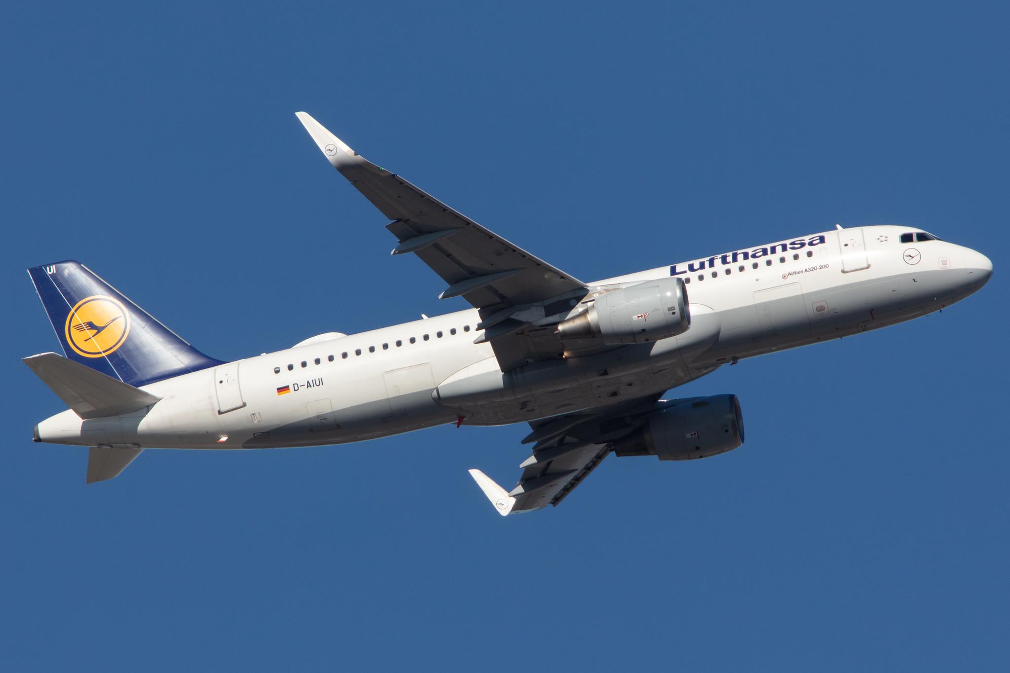 Frankfurt Airport: Lufthansa (LH / DLH) |  Airbus A320-214 A320 | D-AIUI | MSN 6265