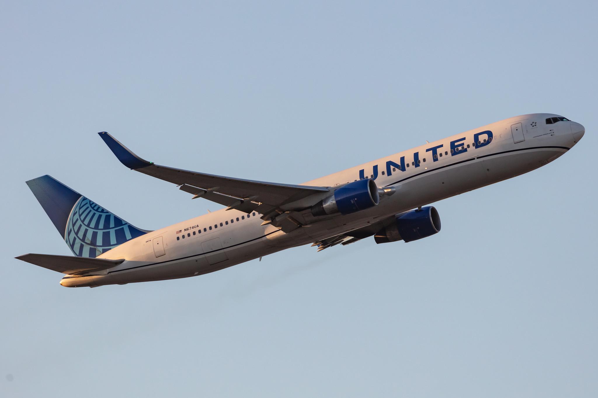 Frankfurt Airport: United Airlines (UA / UAL) |  Boeing 767-322(ER) B763 | N674UA | MSN 29242