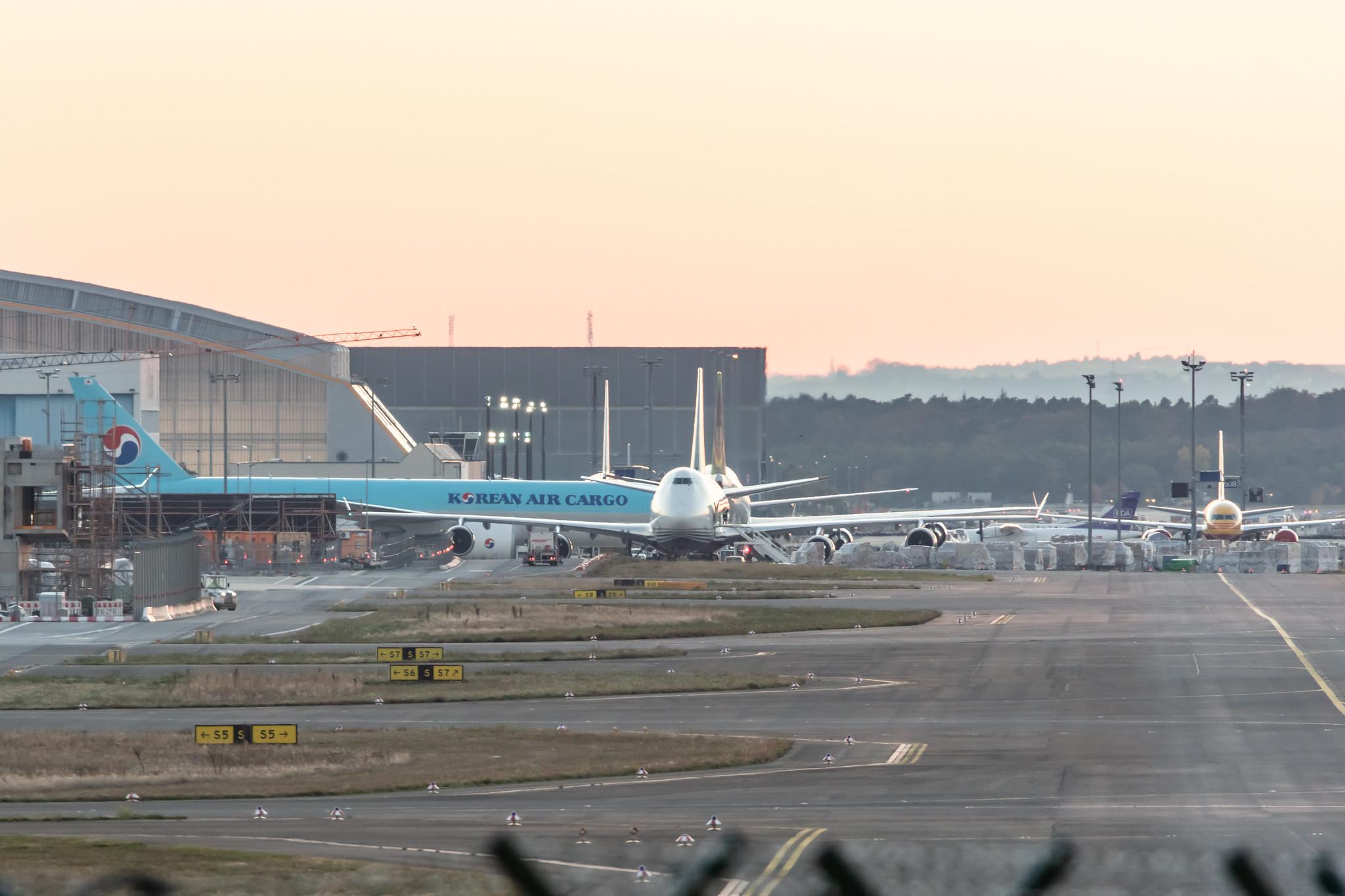 Frankfurt Airport: Korean Air (KE / KAL) |  Boeing 777-300(ER) B77W | HL8347 | MSN 63435