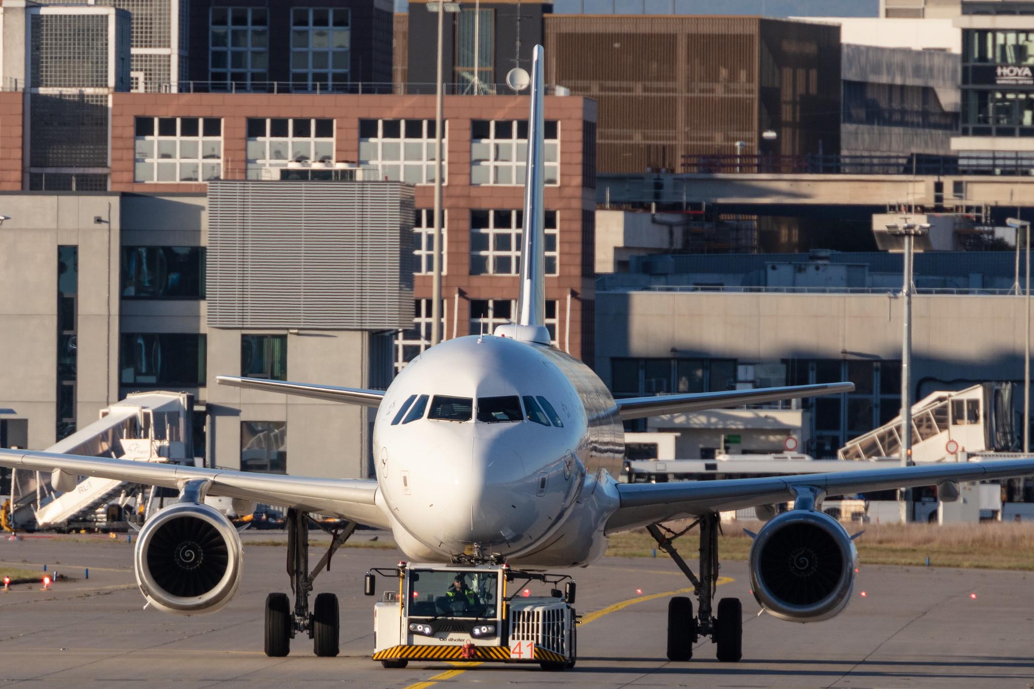 Frankfurt Airport: Lufthansa (LH / DLH) |  Airbus A321-231 A321 | D-AIDM | MSN 4916