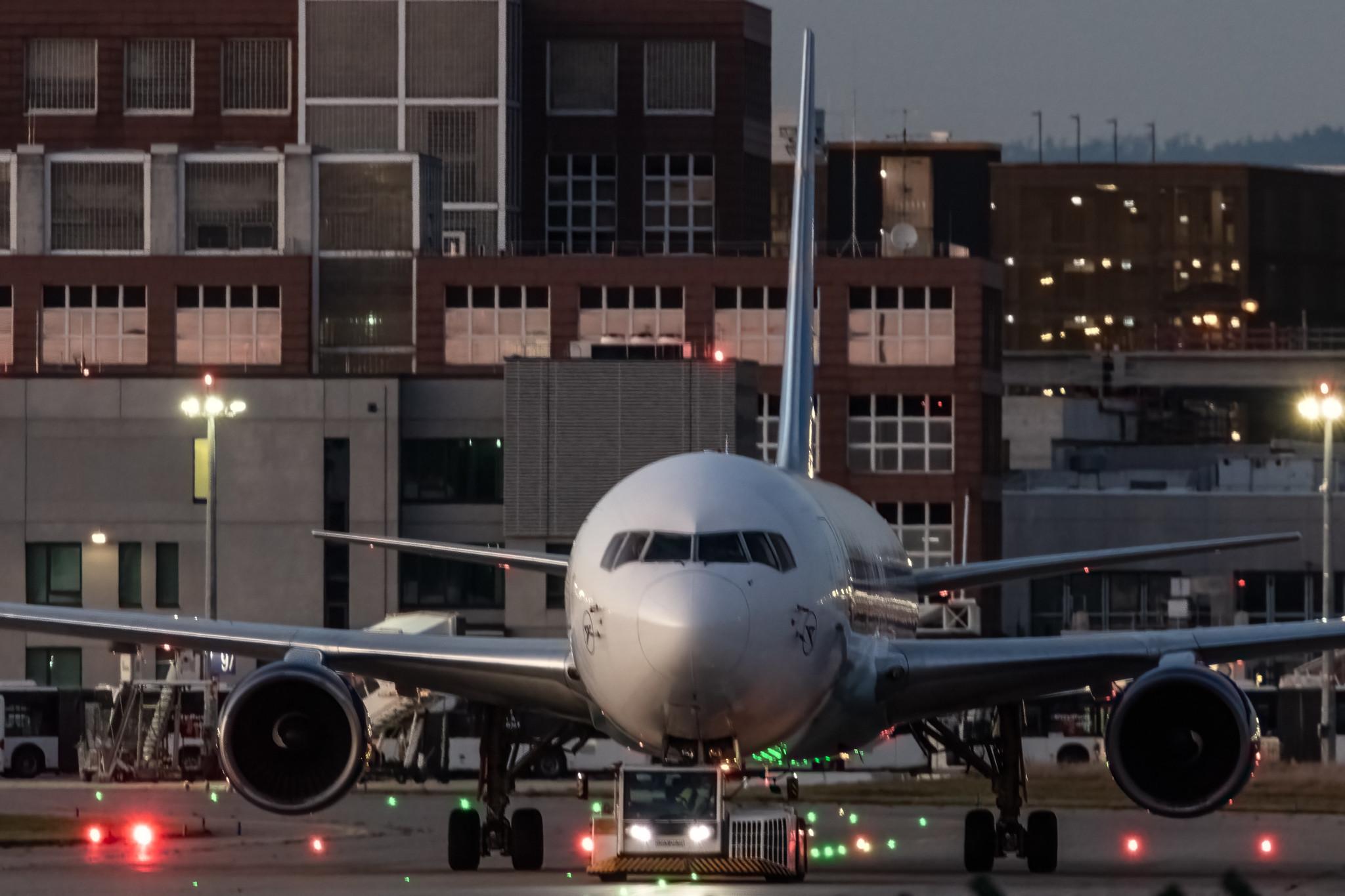 Frankfurt Airport: Condor (DE / CFG) |  Boeing 767-330(ER) B763 | D-ABUI | MSN 26988