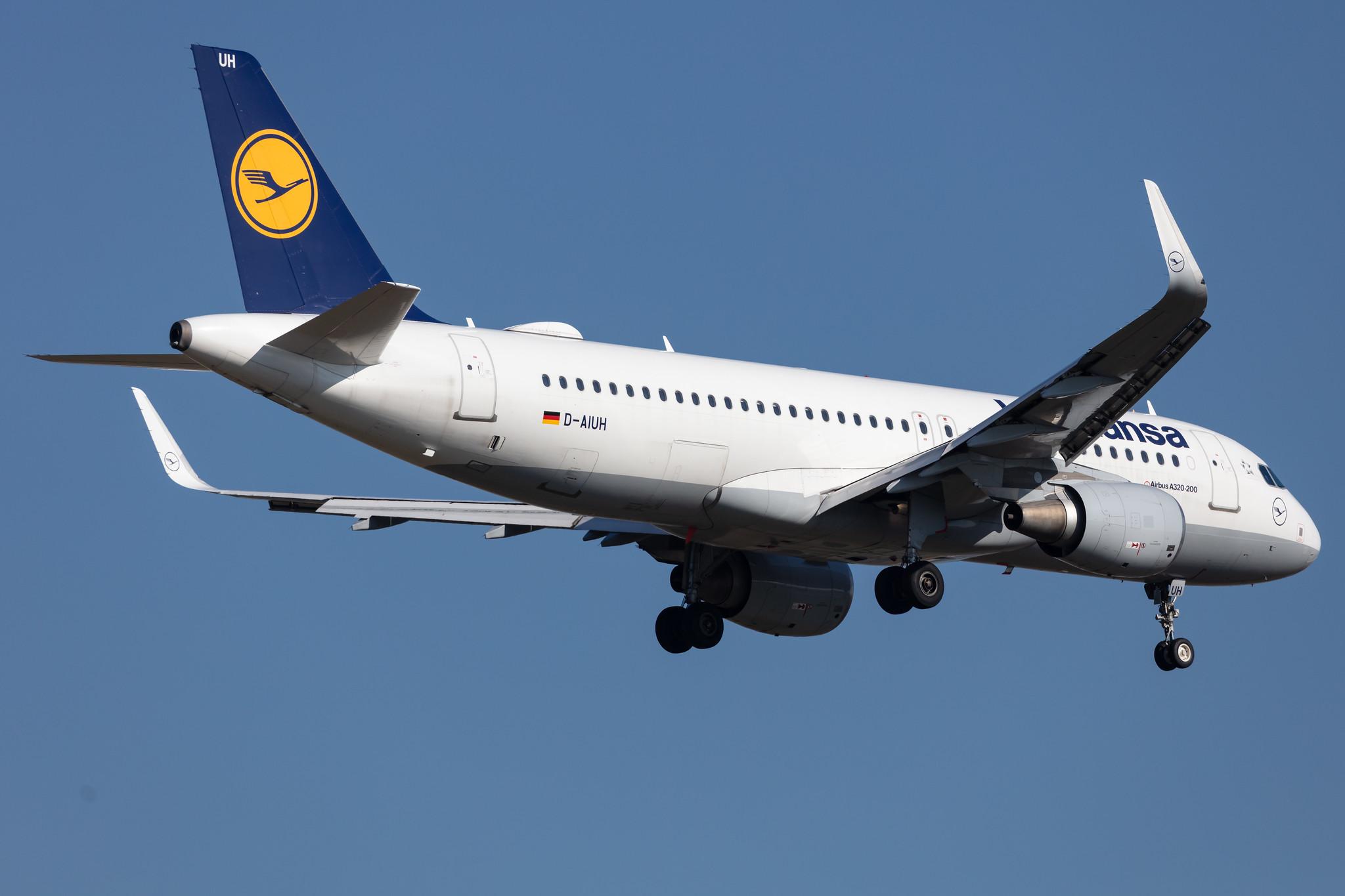 Frankfurt Airport: Lufthansa (LH / DLH) |  Airbus A320-214 A320 | D-AIUH | MSN 6225