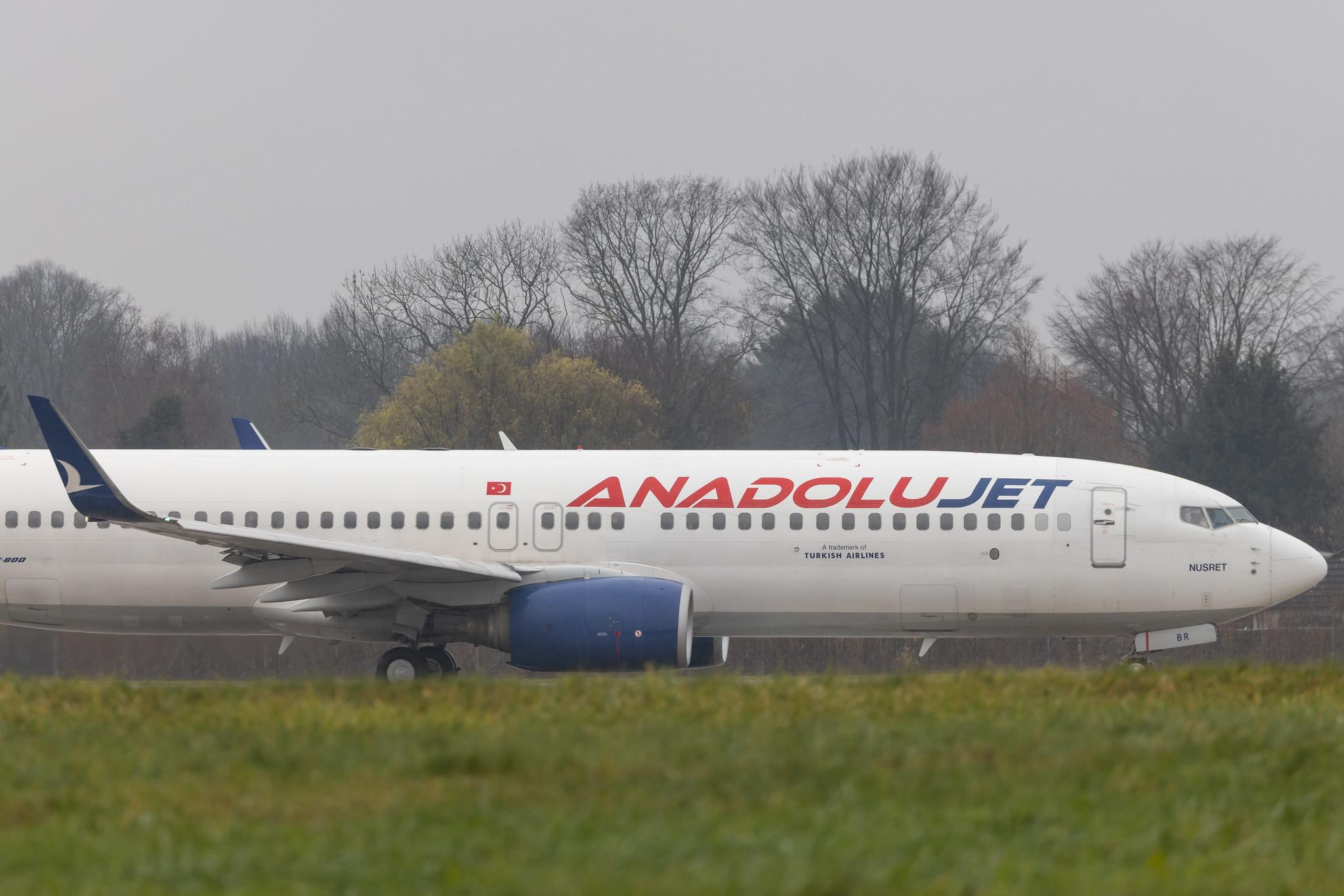 Hamburg Airport: AnadoluJet | Operator: Turkish Airlines |  Boeing 737-86N B738 | TC-SBR | MSN 32693