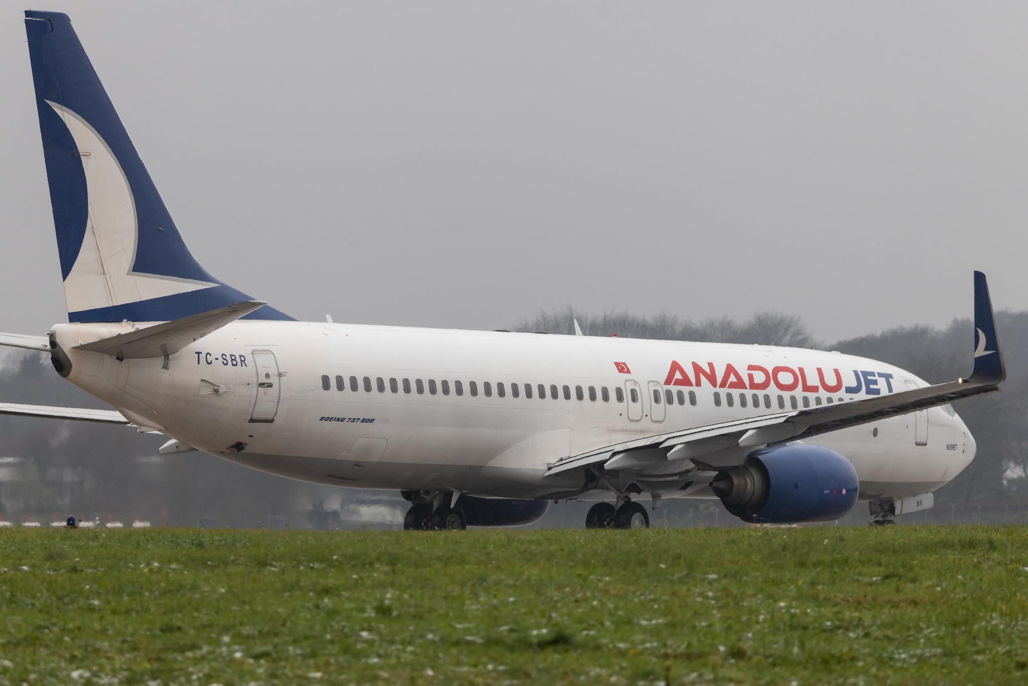 Hamburg Airport: AnadoluJet | Operator: Turkish Airlines |  Boeing 737-86N B738 | TC-SBR | MSN 32693