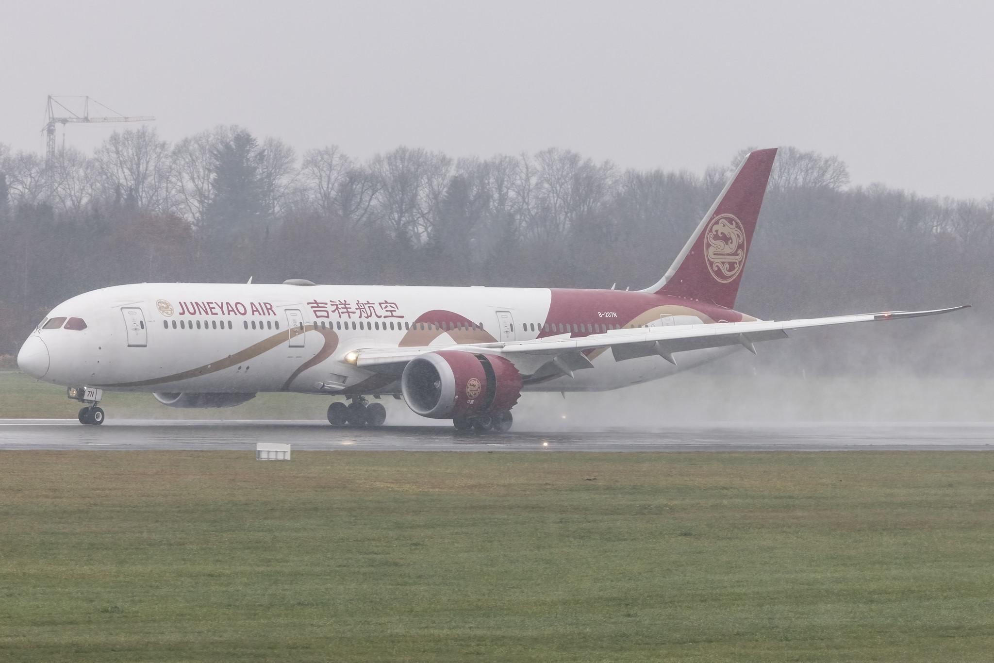 Hamburg Airport: Juneyao Air (HO / DKH) |  Livery: Chinese Silk Ribbon Livery |  Boeing 787-9 Dreamliner B789 | B-207N | MSN 64313