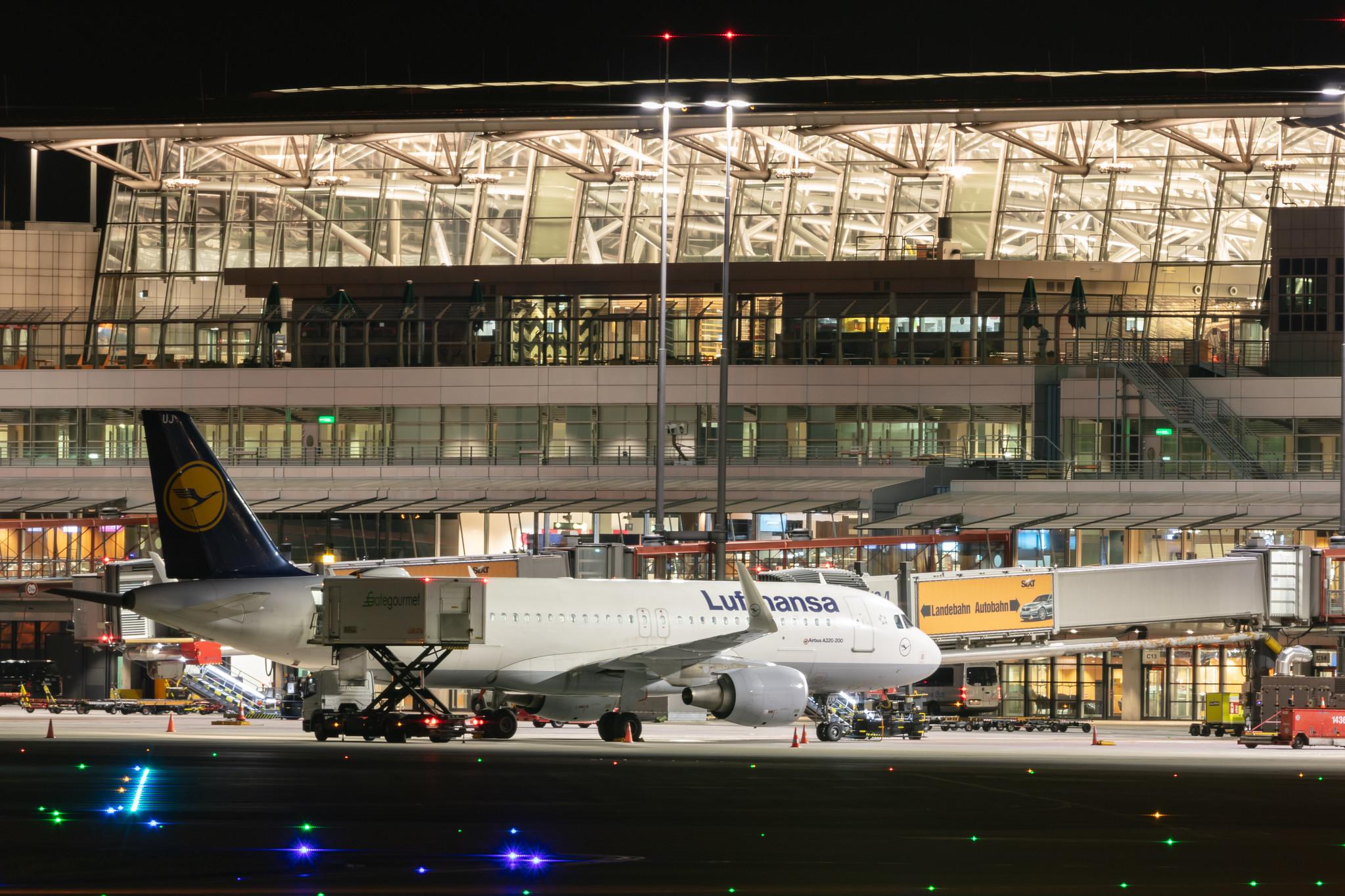 Hamburg Airport: German Air Force (/ GAF) | Transall C-160D C160 | 50+51 | MSN D73