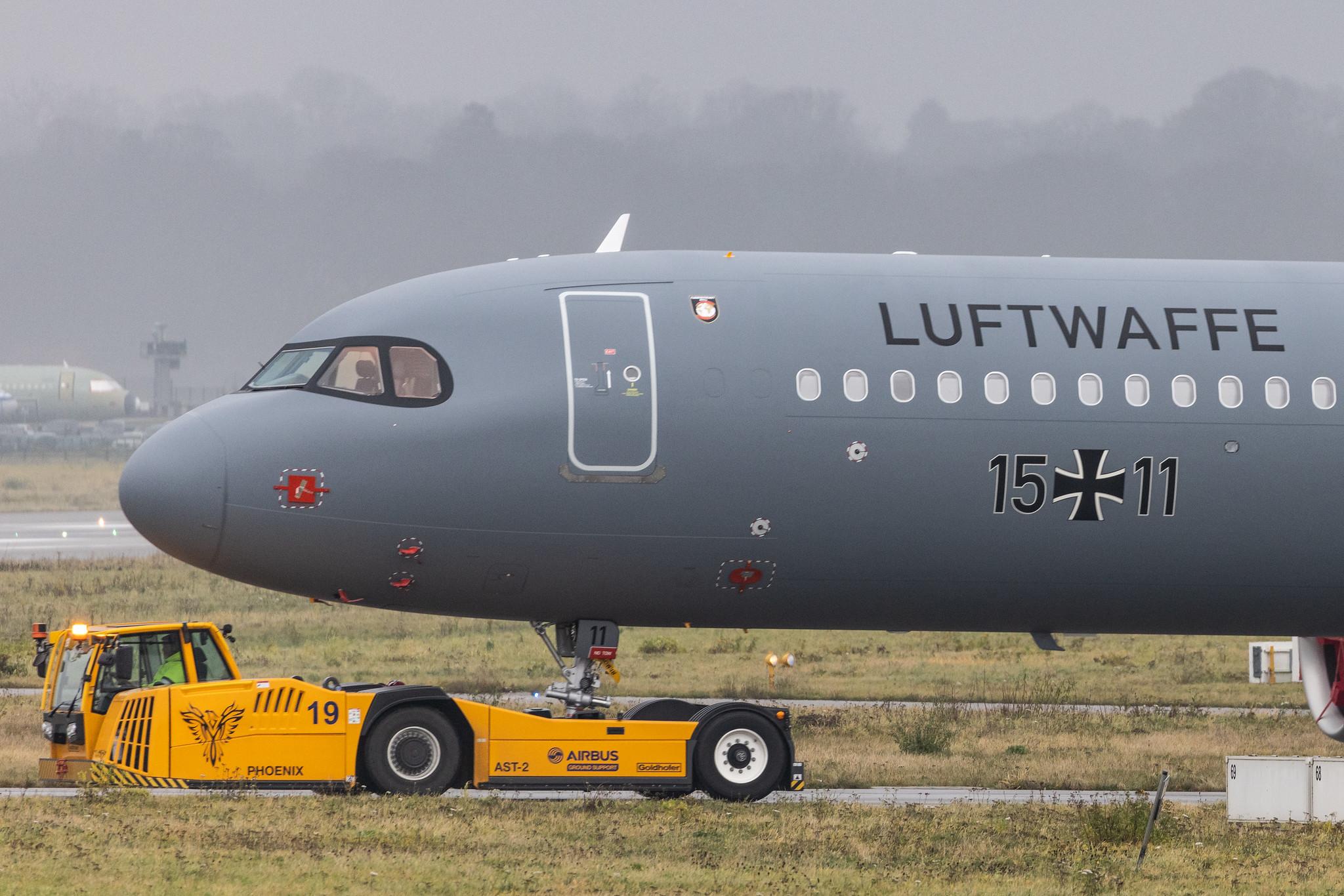 Hamburg Finkenwerder: German Air Force (/ GAF) |  Airbus A321-251NX A21N | D-AYAA (15+11) | MSN 10528