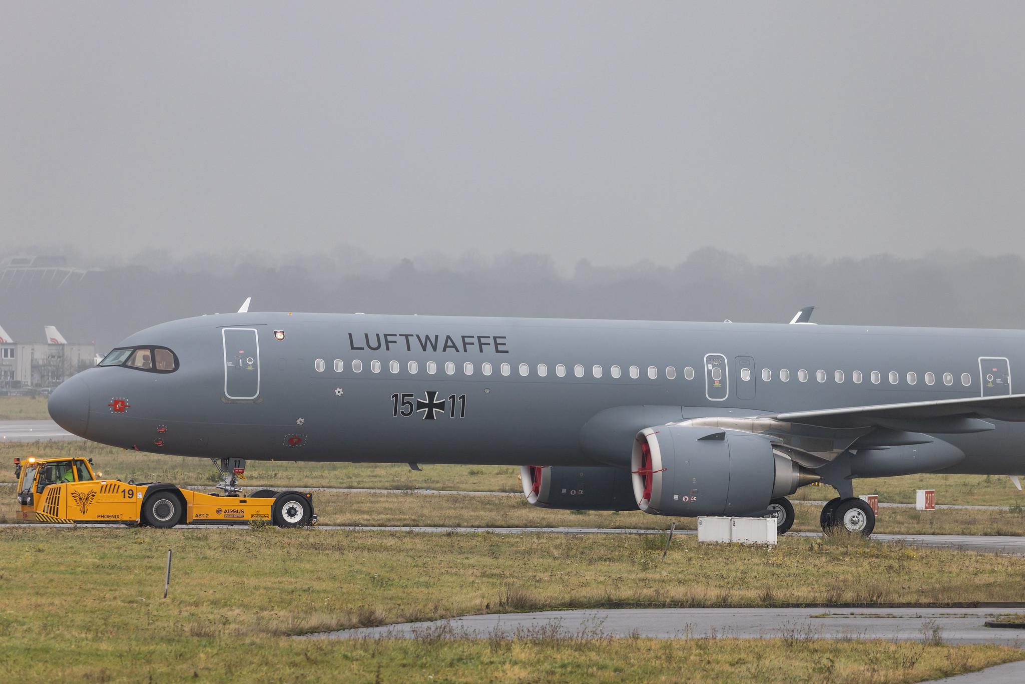 Hamburg Finkenwerder: German Air Force (/ GAF) |  Airbus A321-251NX A21N | D-AYAA (15+11) | MSN 10528