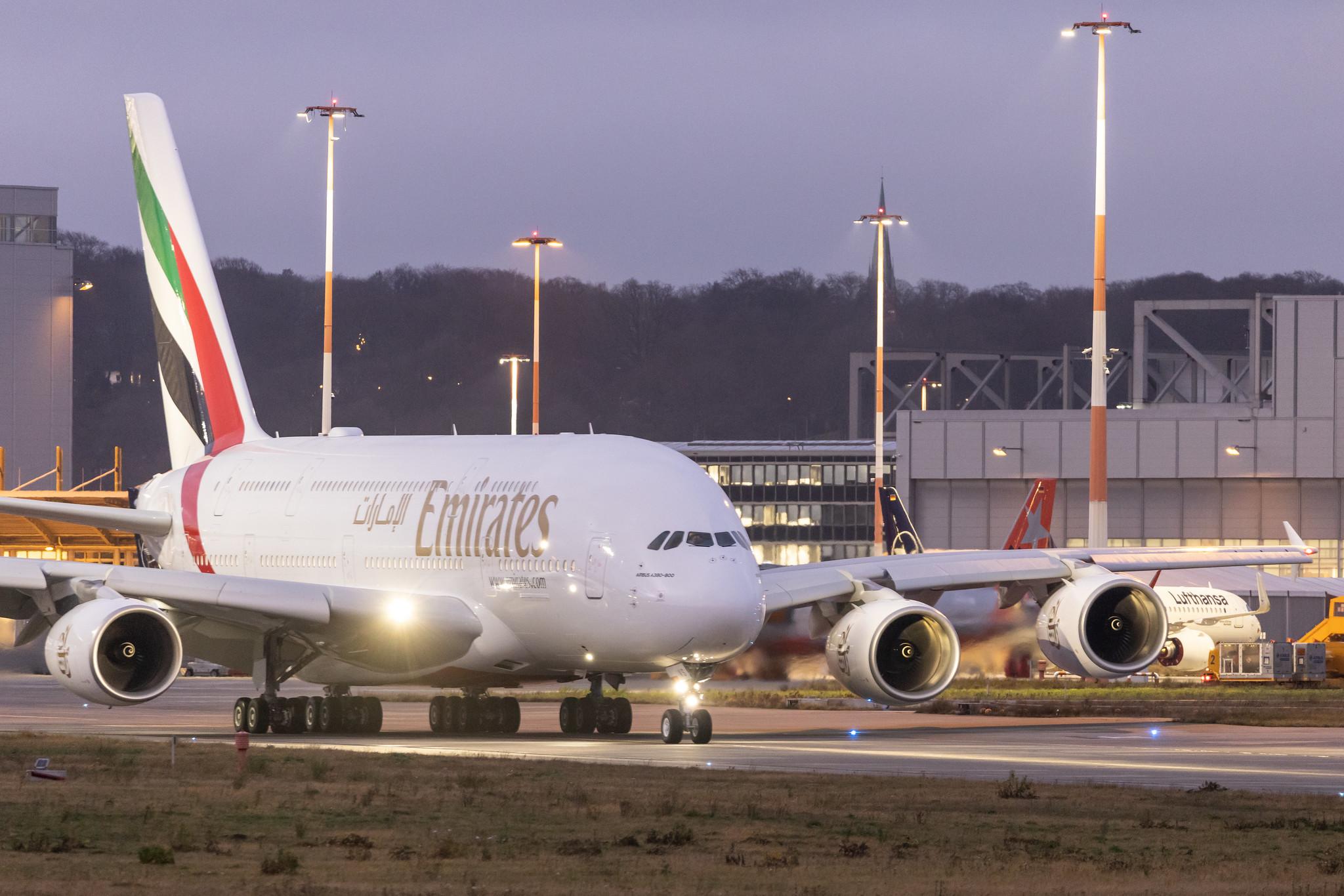 Hamburg Finkenwerder: Emirates (EK / UAE) |  Airbus A380-842 A388 | A6-EVS | MSN 272