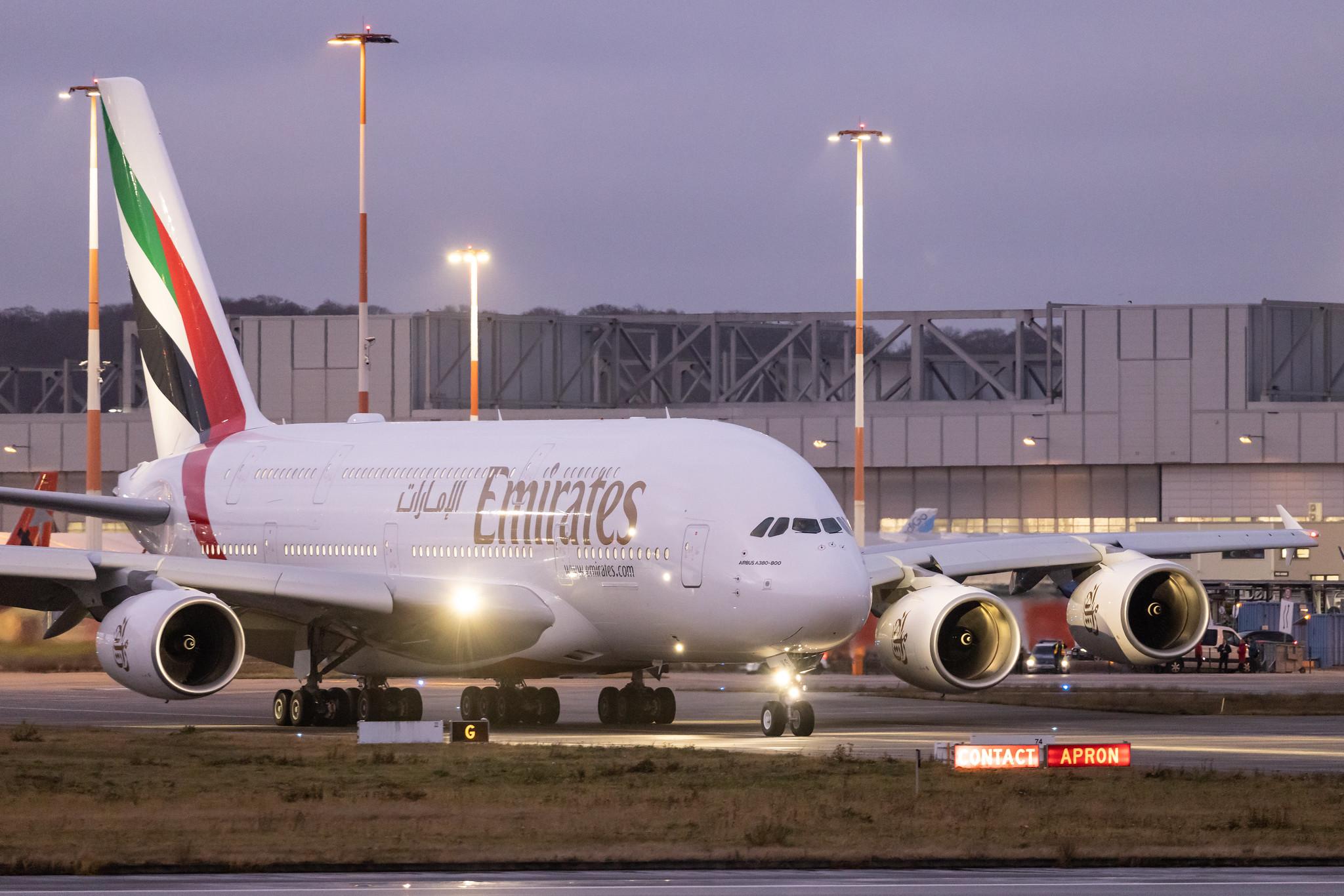 Hamburg Finkenwerder: Emirates (EK / UAE) |  Airbus A380-842 A388 | A6-EVS | MSN 272